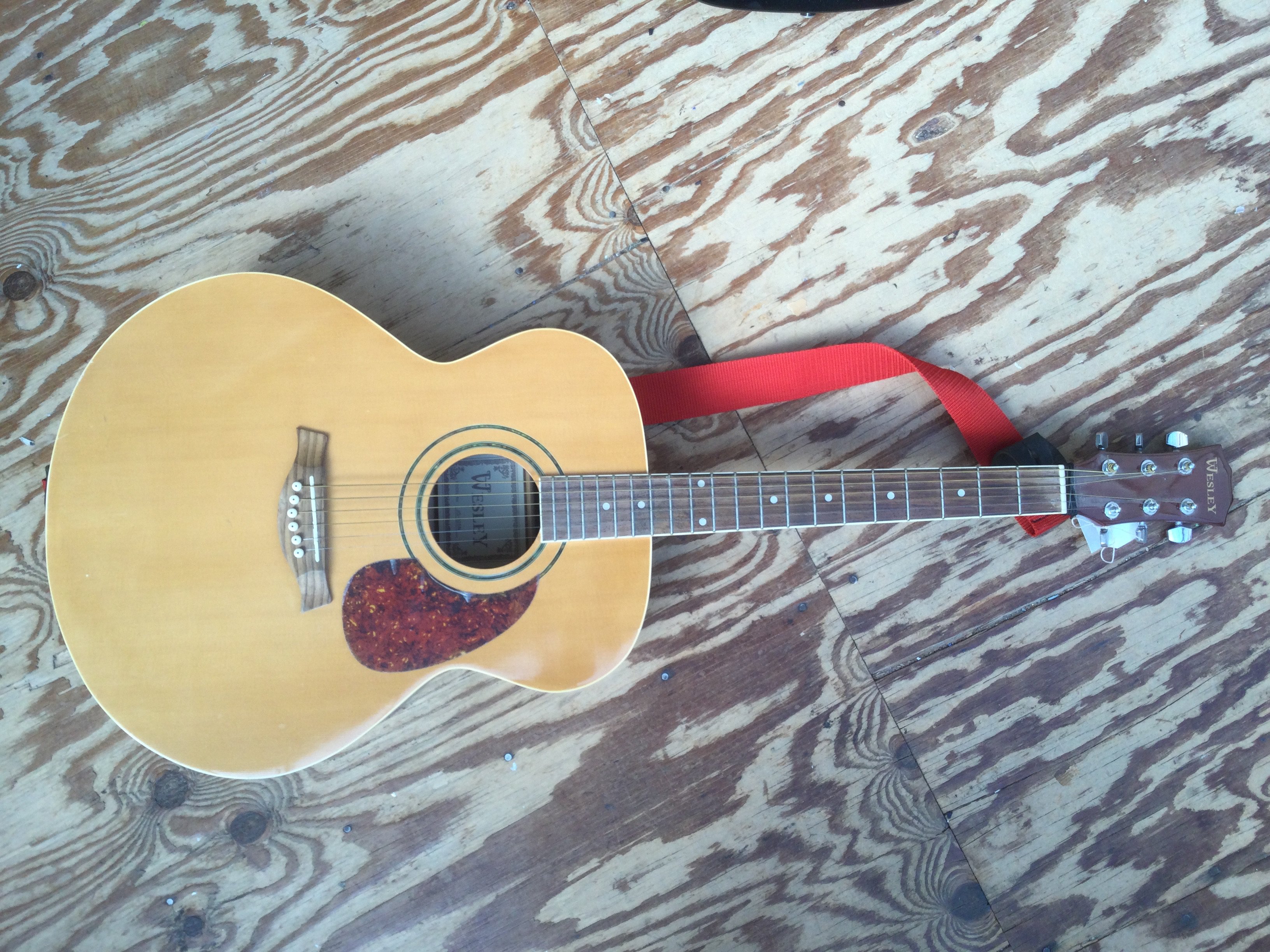 A Wesley JG-620N jumbo acoustic guitar. No case.