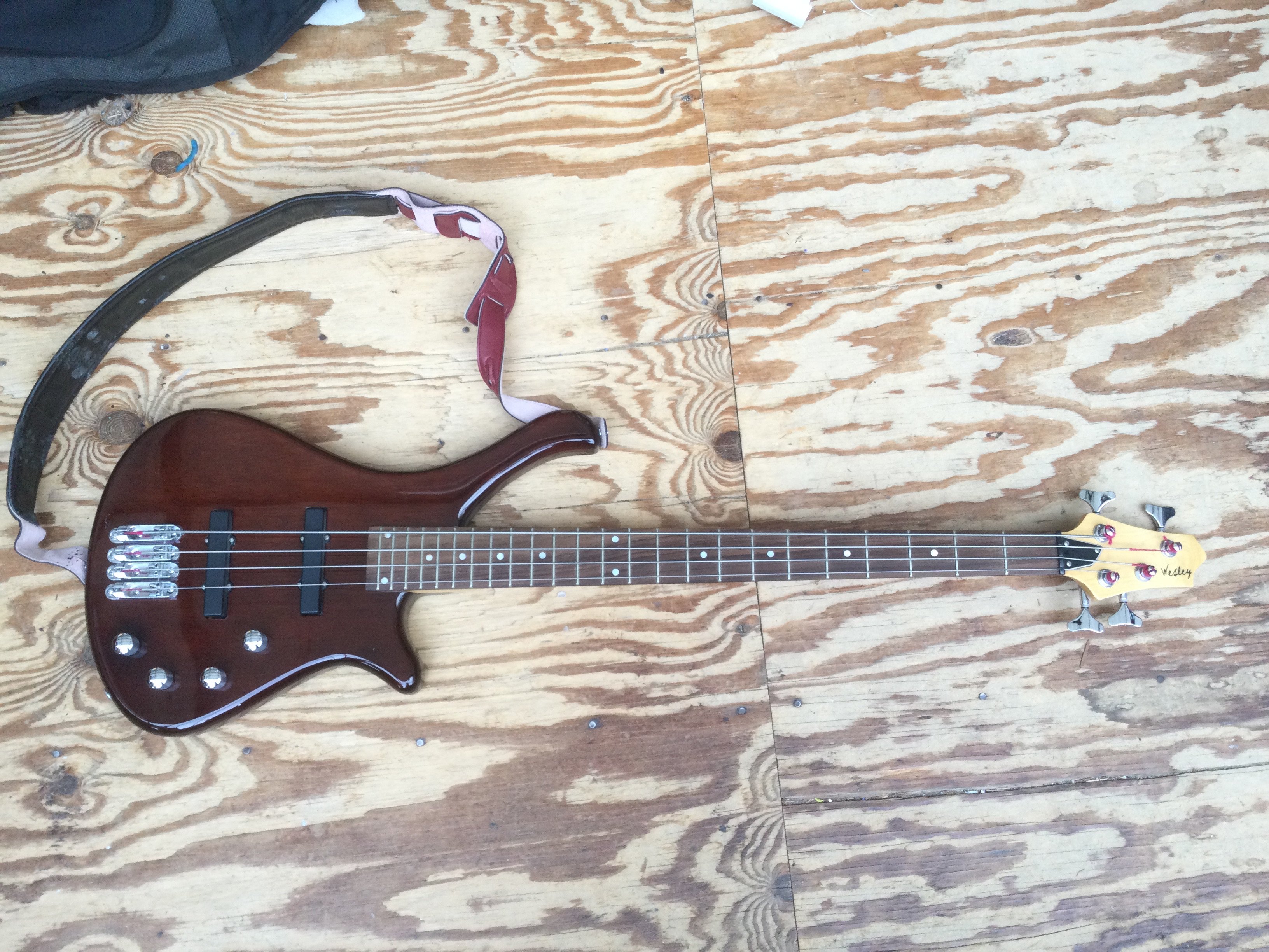 A Wesley bass guitar. Comes with a soft carry case.
