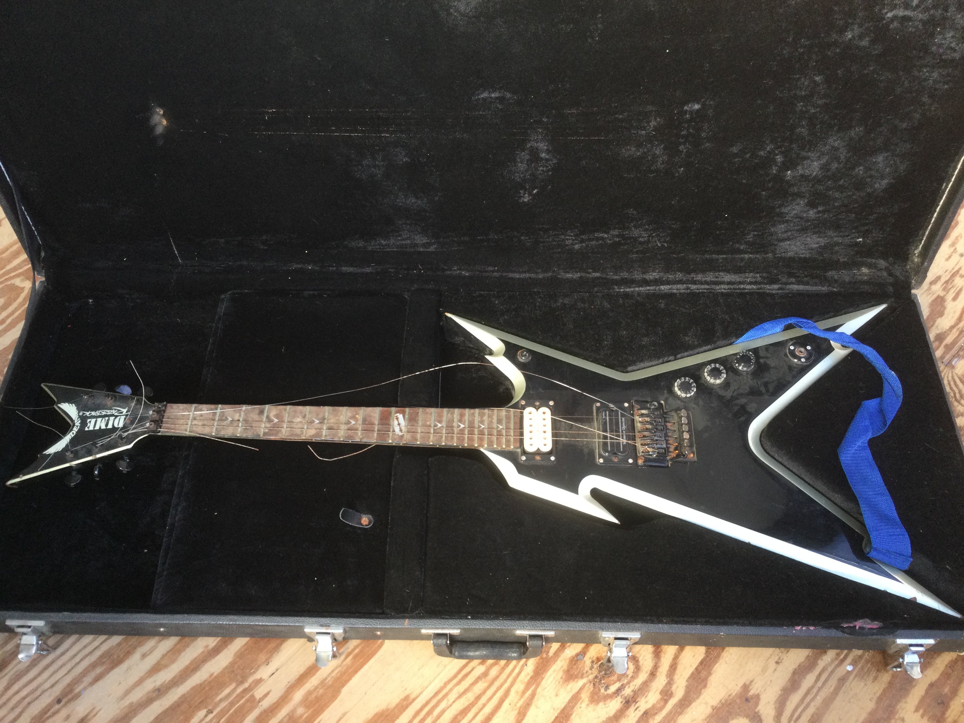 A Dean Razorback electric guitar in need of restoration with original hard carry case plus an extra Gator hard carry case (2).