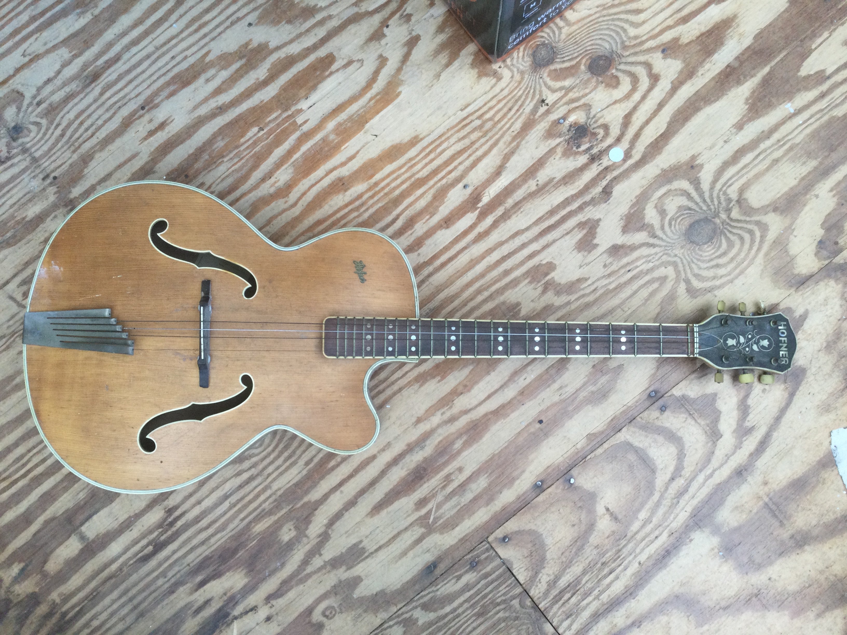 A vintage Hofner President guitar in need of restoration. Large neck crack, missing tuning peg, tailpiece in need of repair. No case.
