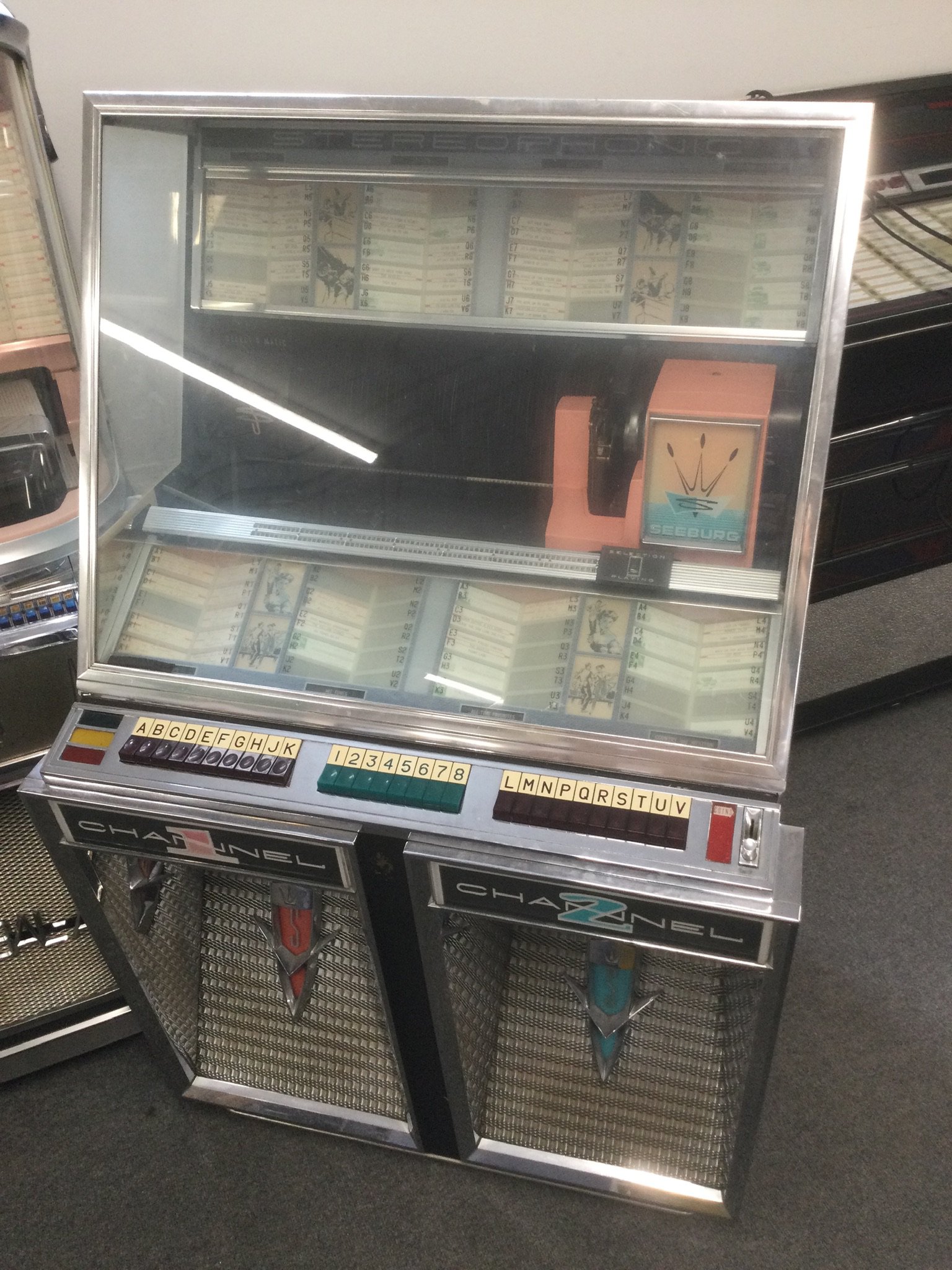 A circa 1959 Seeburg 222 jukebox. No power lead so unable to check if working.
