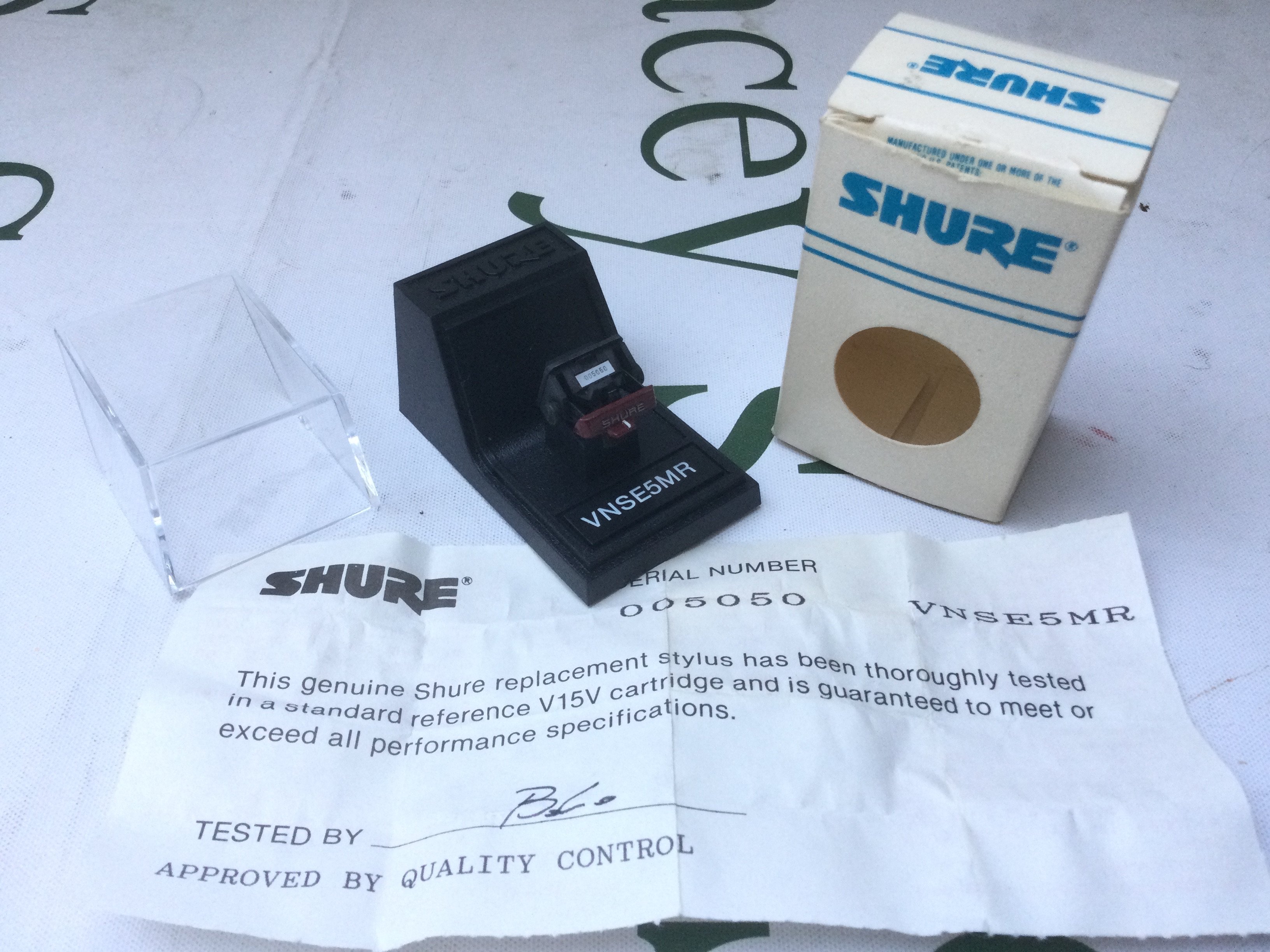 A boxed Shure VNSE5MR stylus.