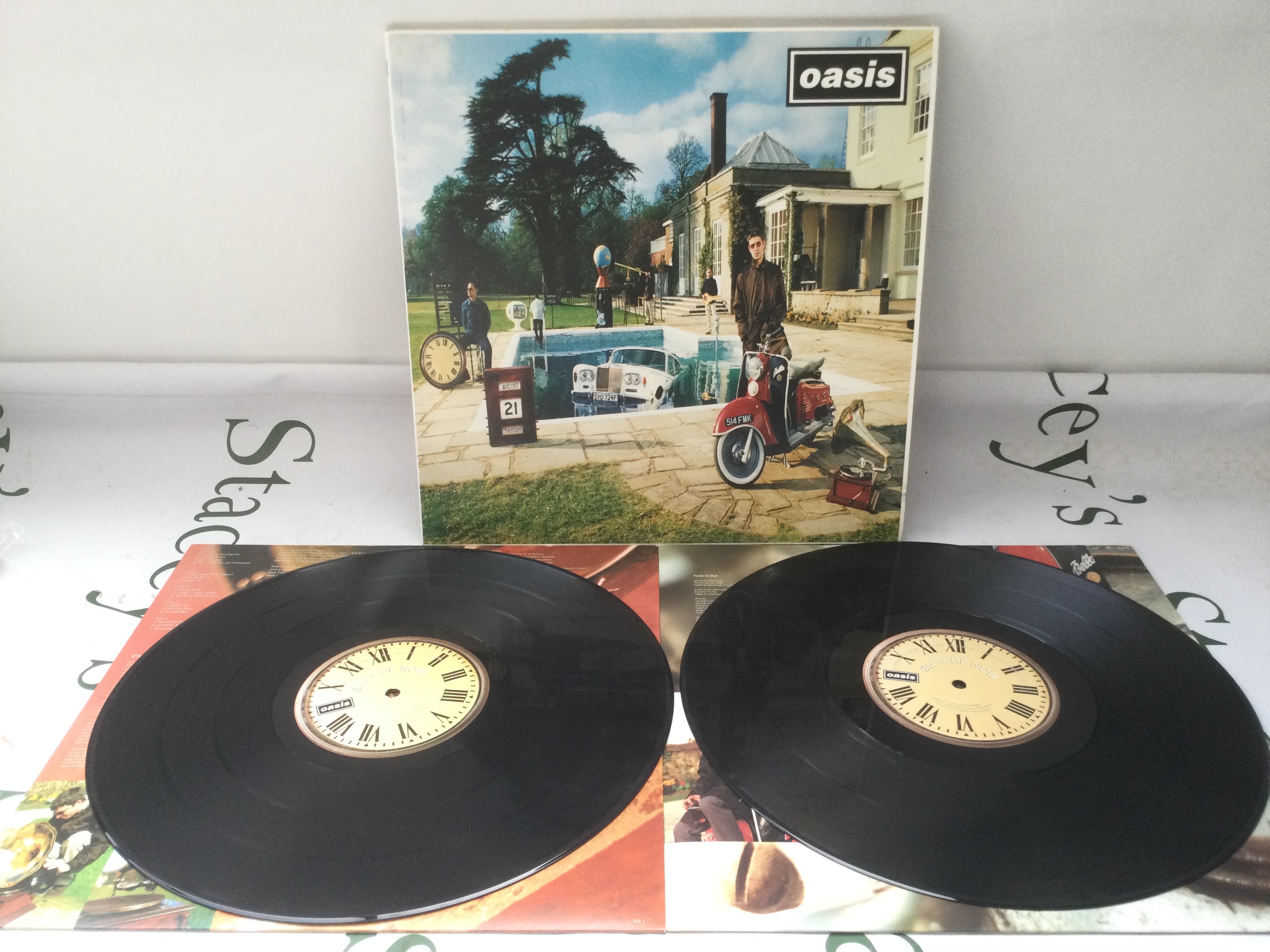 A first UK pressing of the 1997 Oasis LP Be Here Now, CRELP 219. EX/EX.