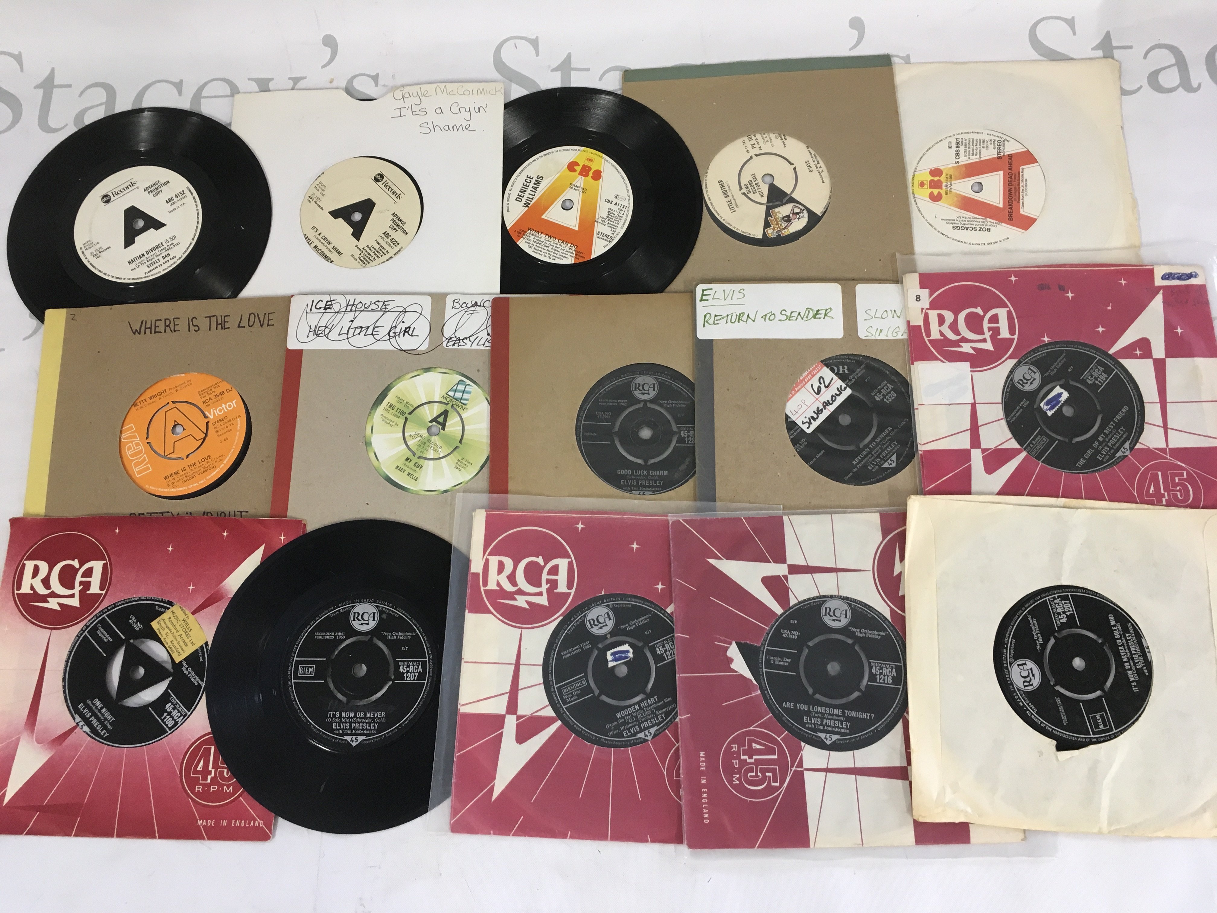 A collection of Elvis Presley 7" singles plus promo discs by various artists.