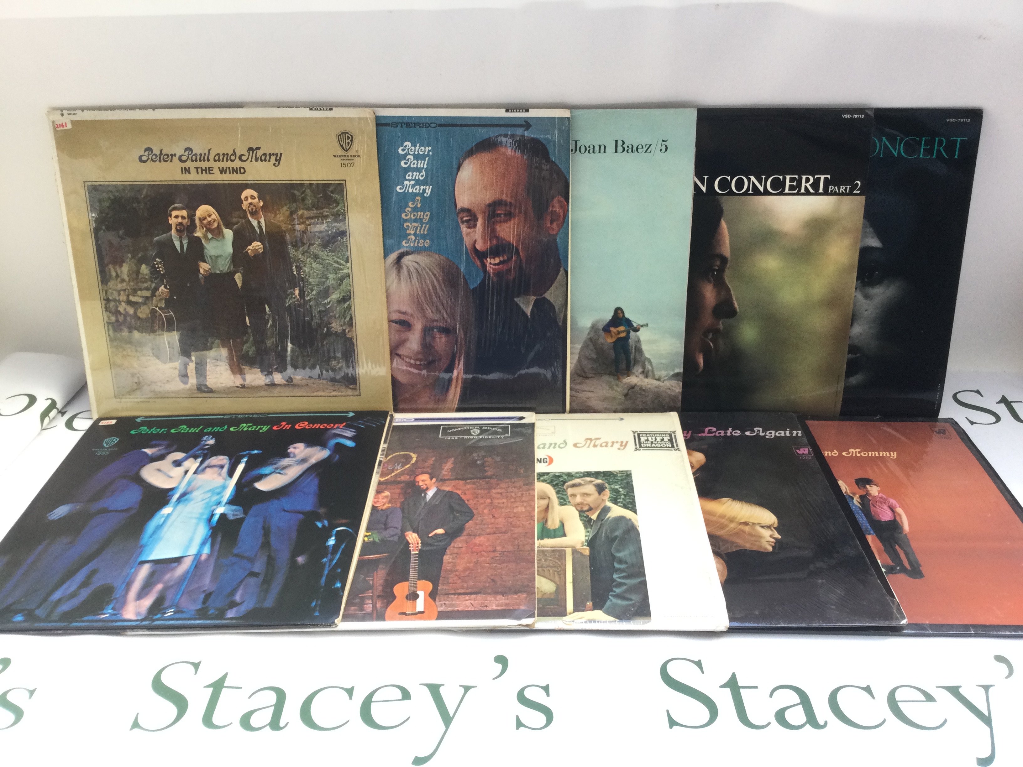 Two bags containing 20 folk and country LPs by various artists including Judy Collins, The Dillards, Peter, Paul & Mary and others. Includes various US pressings.