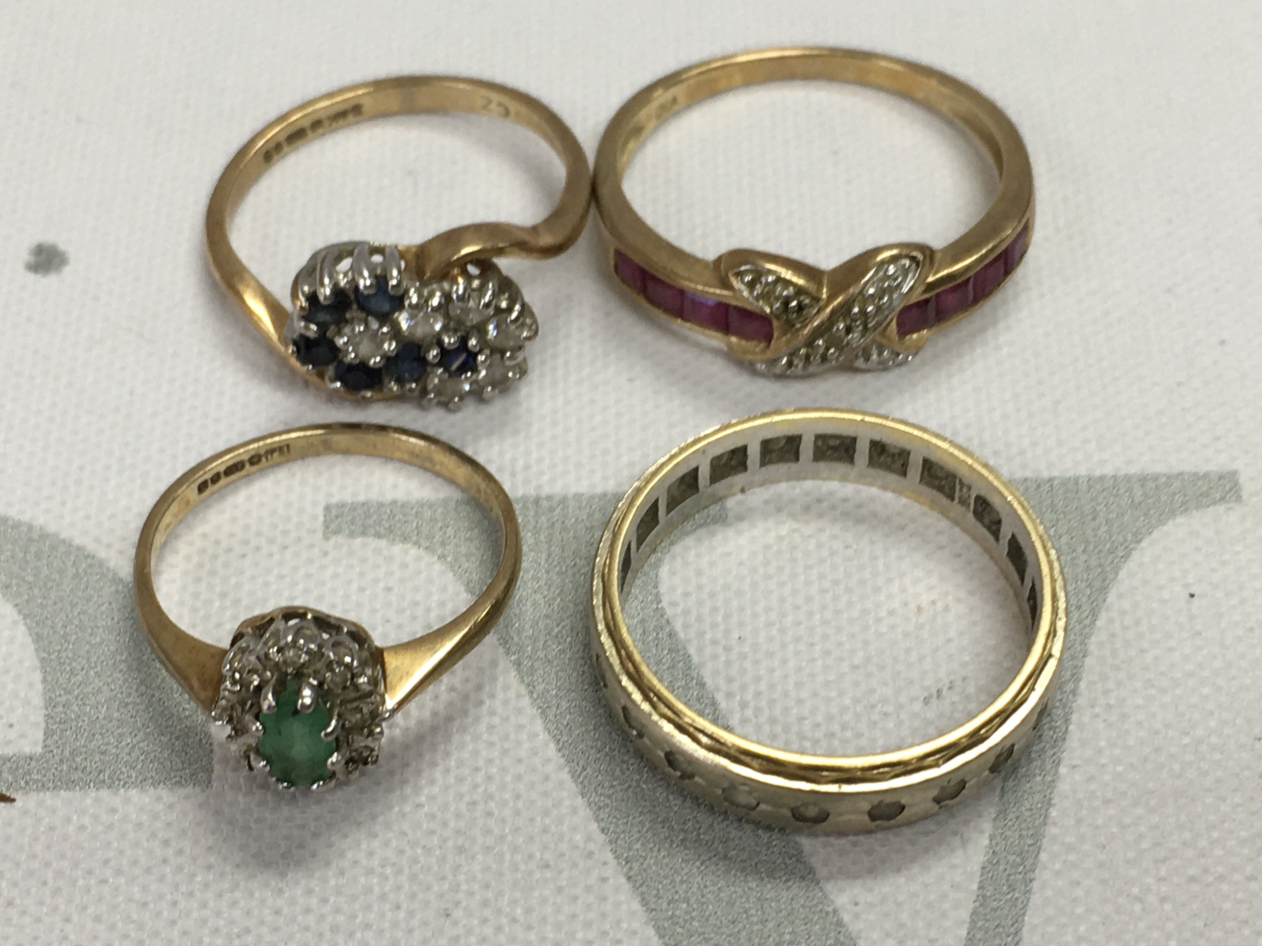 Four gold ring with gemstone inset total weight 8.6 grams.