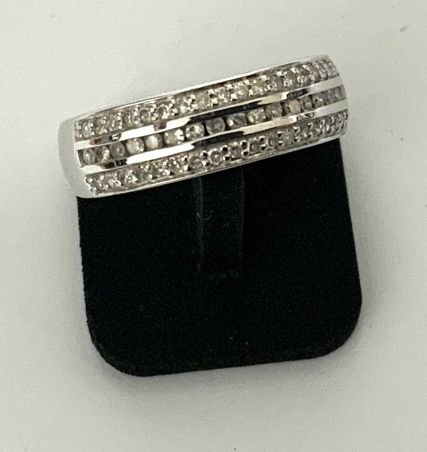 A 3 row 18ct gold and diamond set ring, total weight 0.34g. (A)