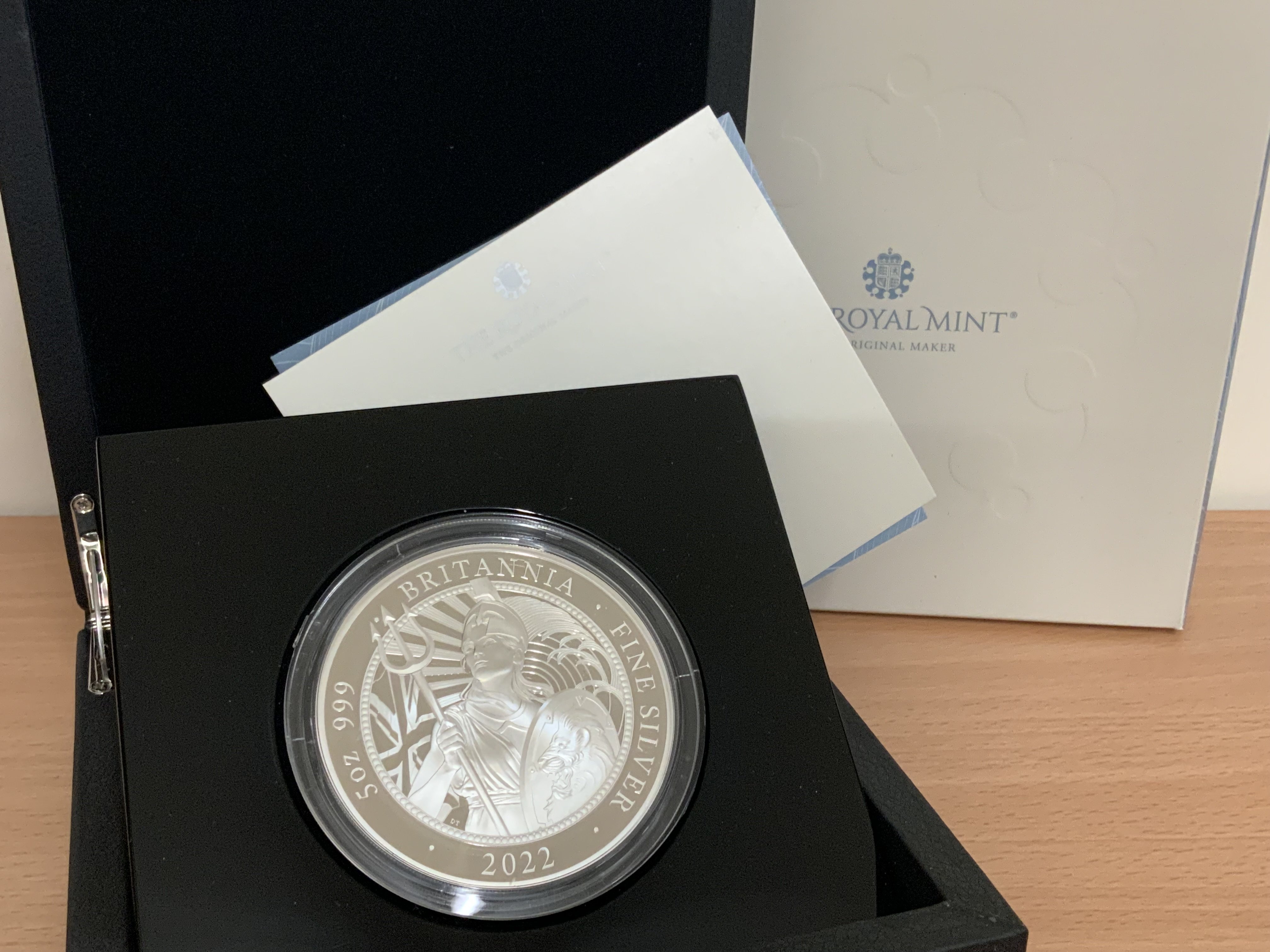 Royal Mint 2022 5OZ Brittania case coin. 999 Fine silver. Full box and packing (A)