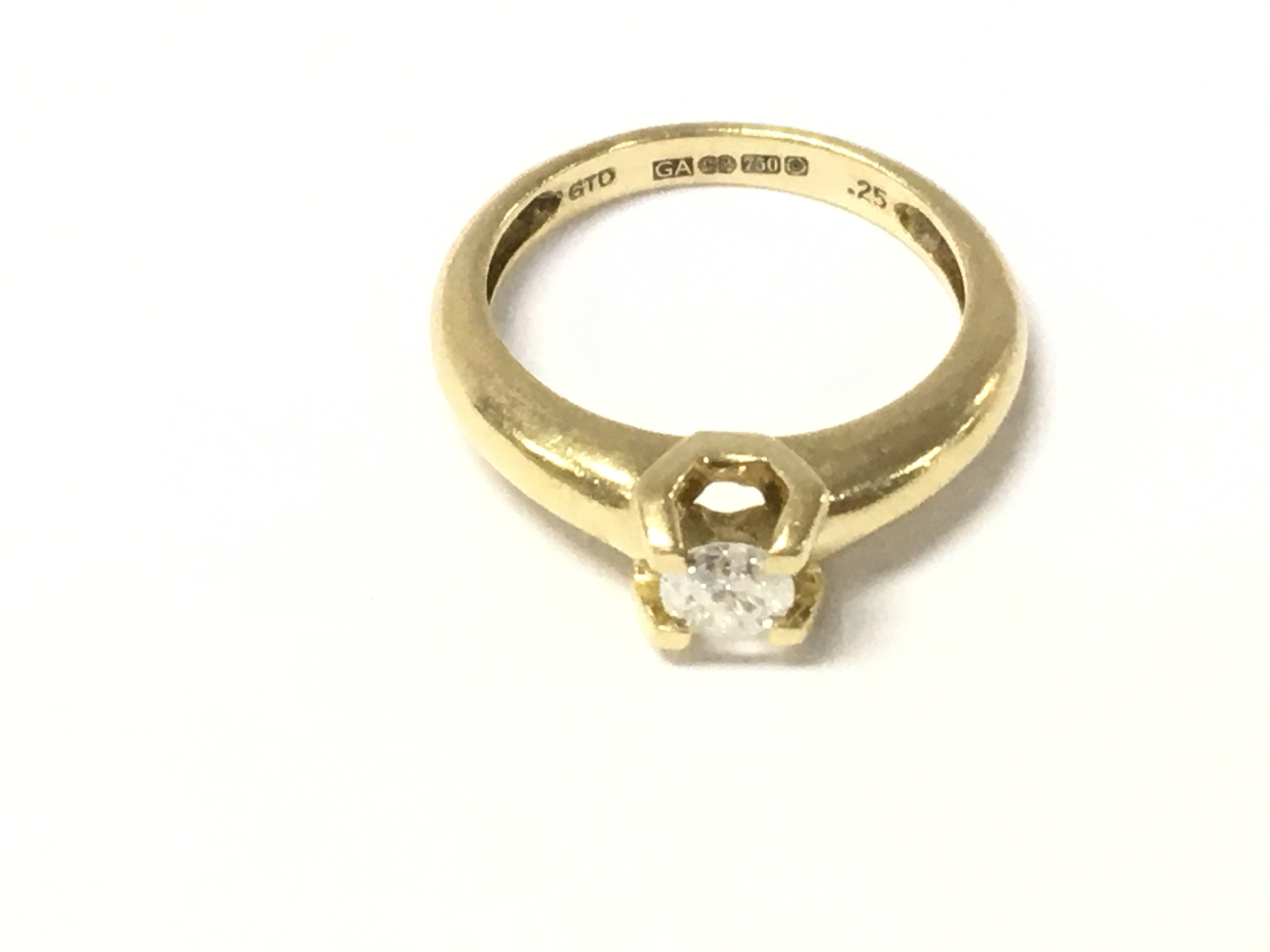 An 18ct gold diamond solitaire ring size I and 2.87g