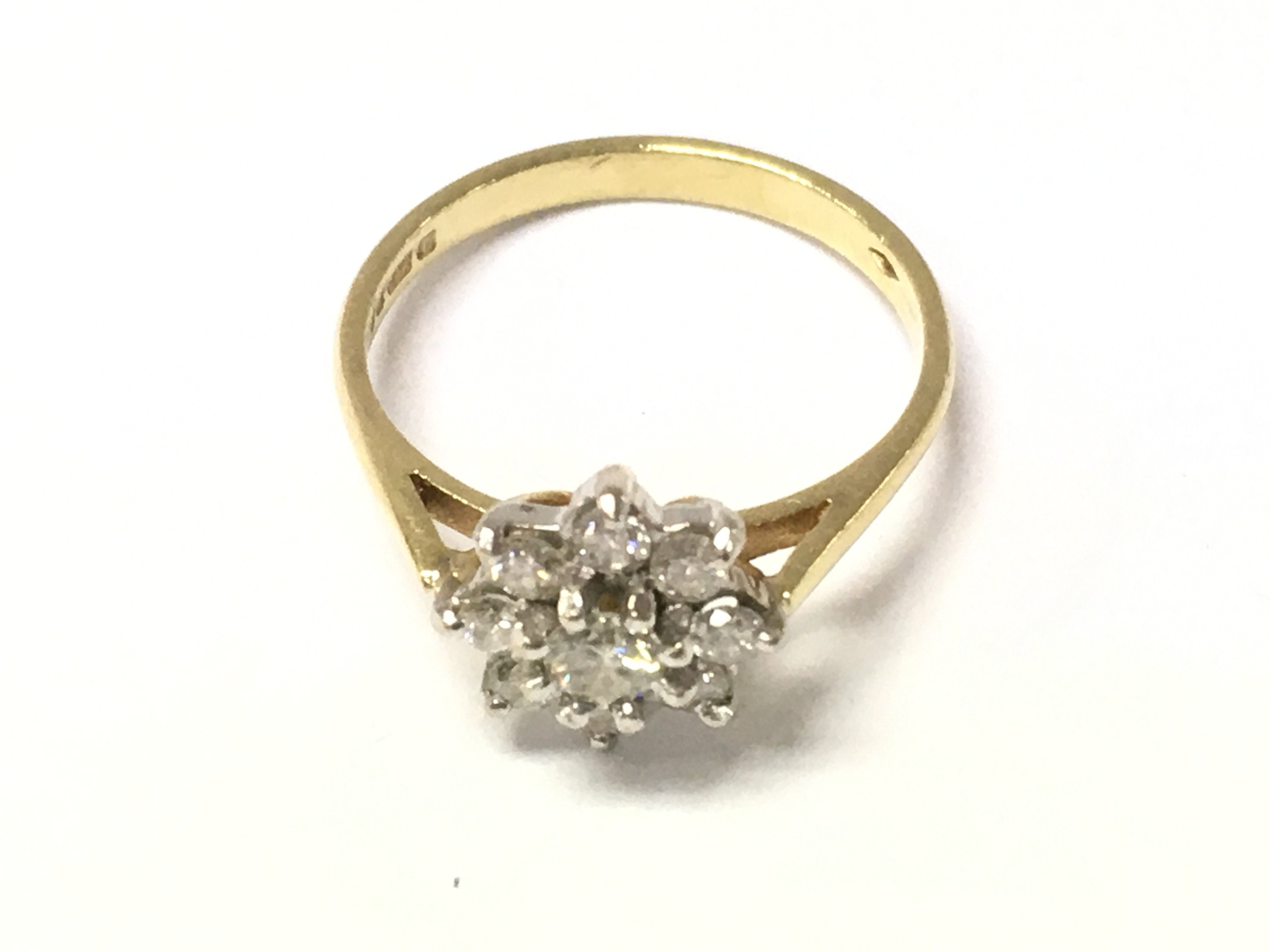 An 18ct gold diamond cluster ring. Size M 1/2 and 3.1g