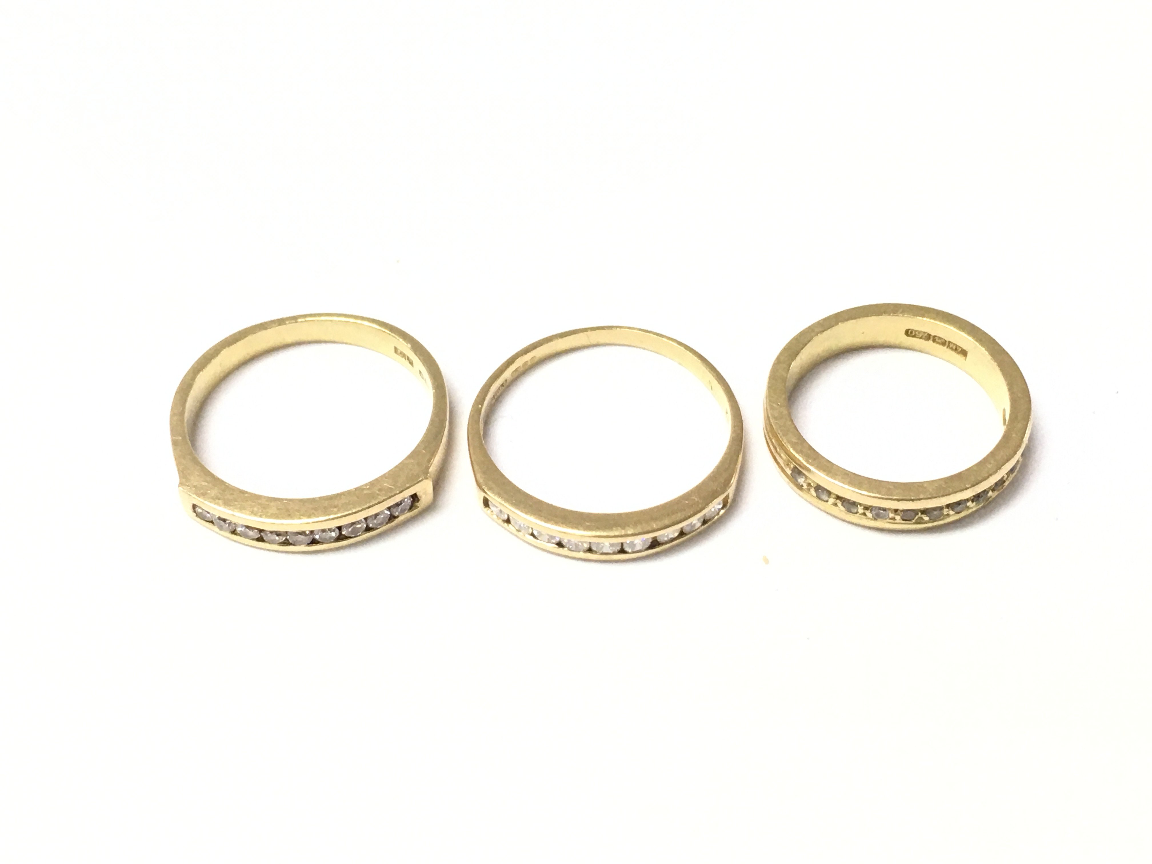 Three 18ct gold diamond rings. 8.78g