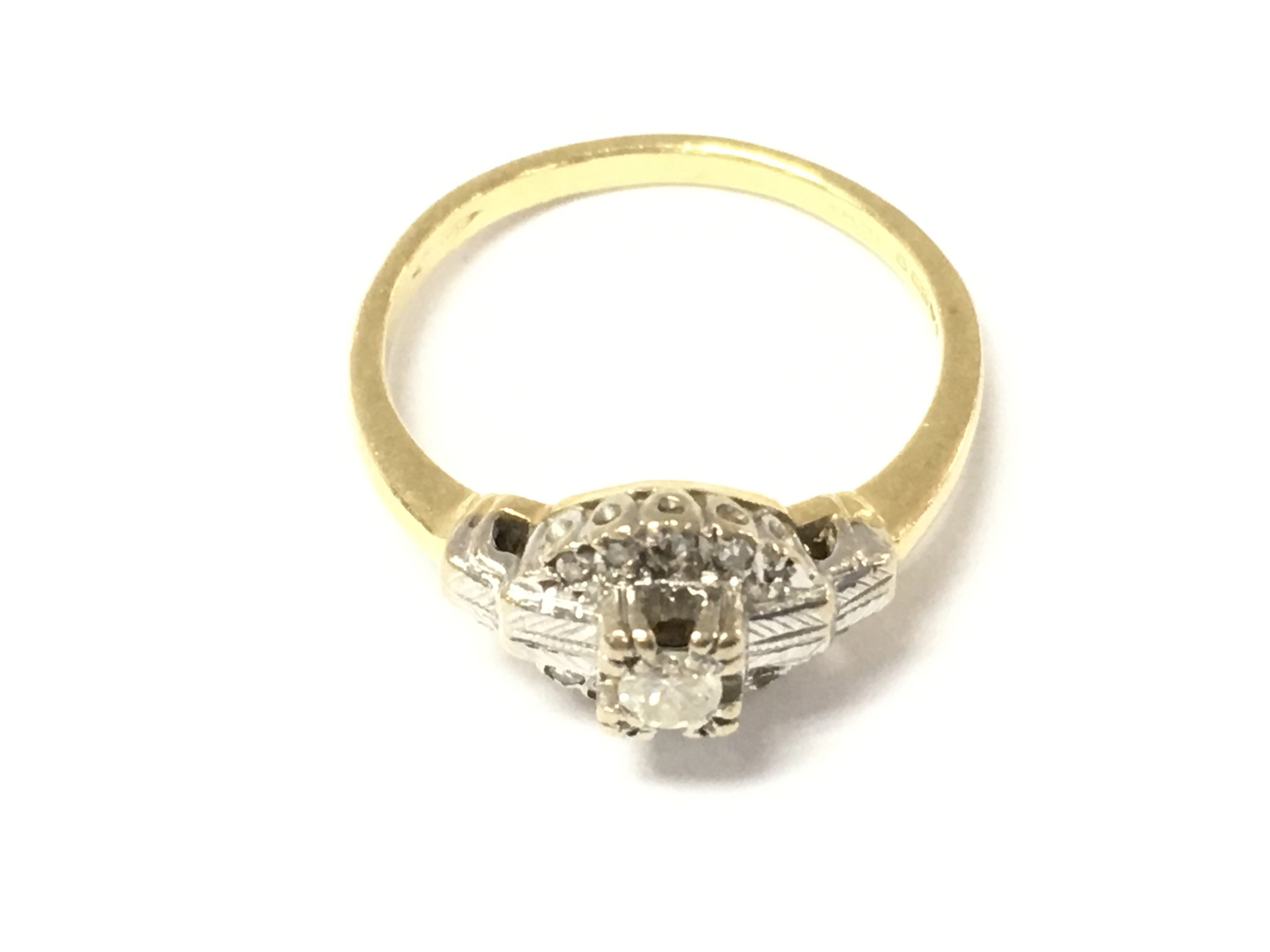 An 18ct gold diamond cluster ring. Size O and 3.80g