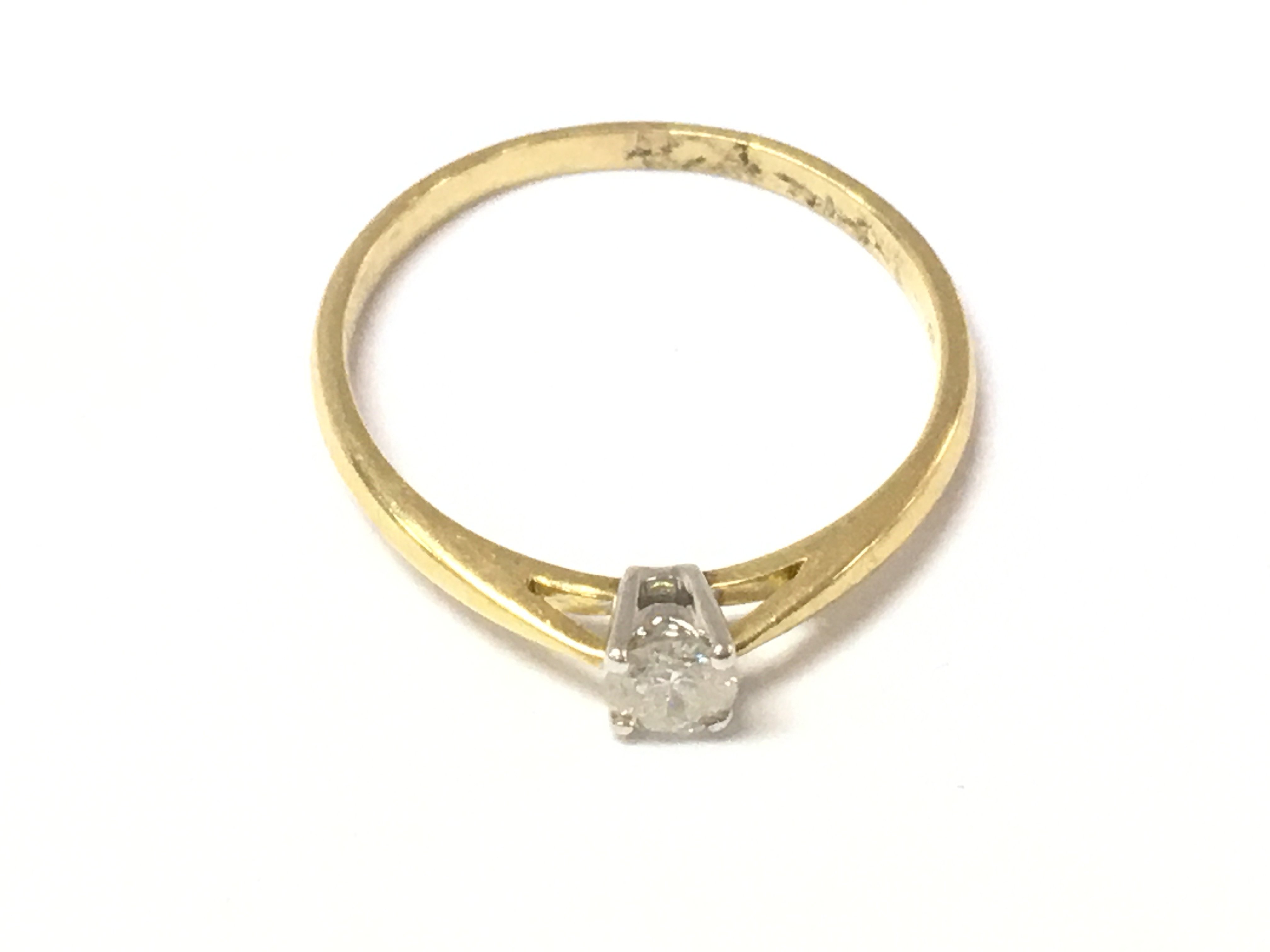An 18ct gold diamond solitaire ring. Approx 0.20ct size Q and 2.22