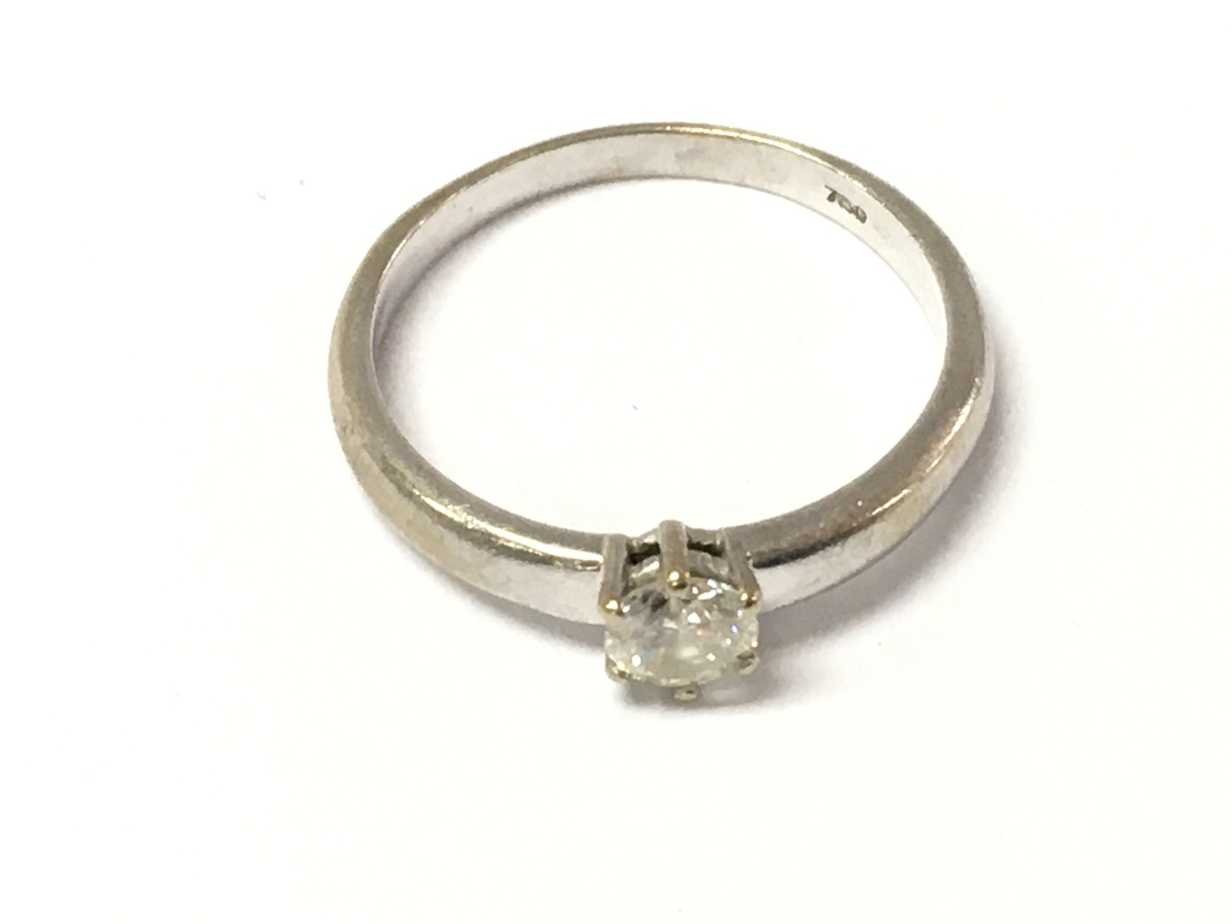 An 18ct white gold solitaire diamond ring Approx 0.30ct size N and 2.91g