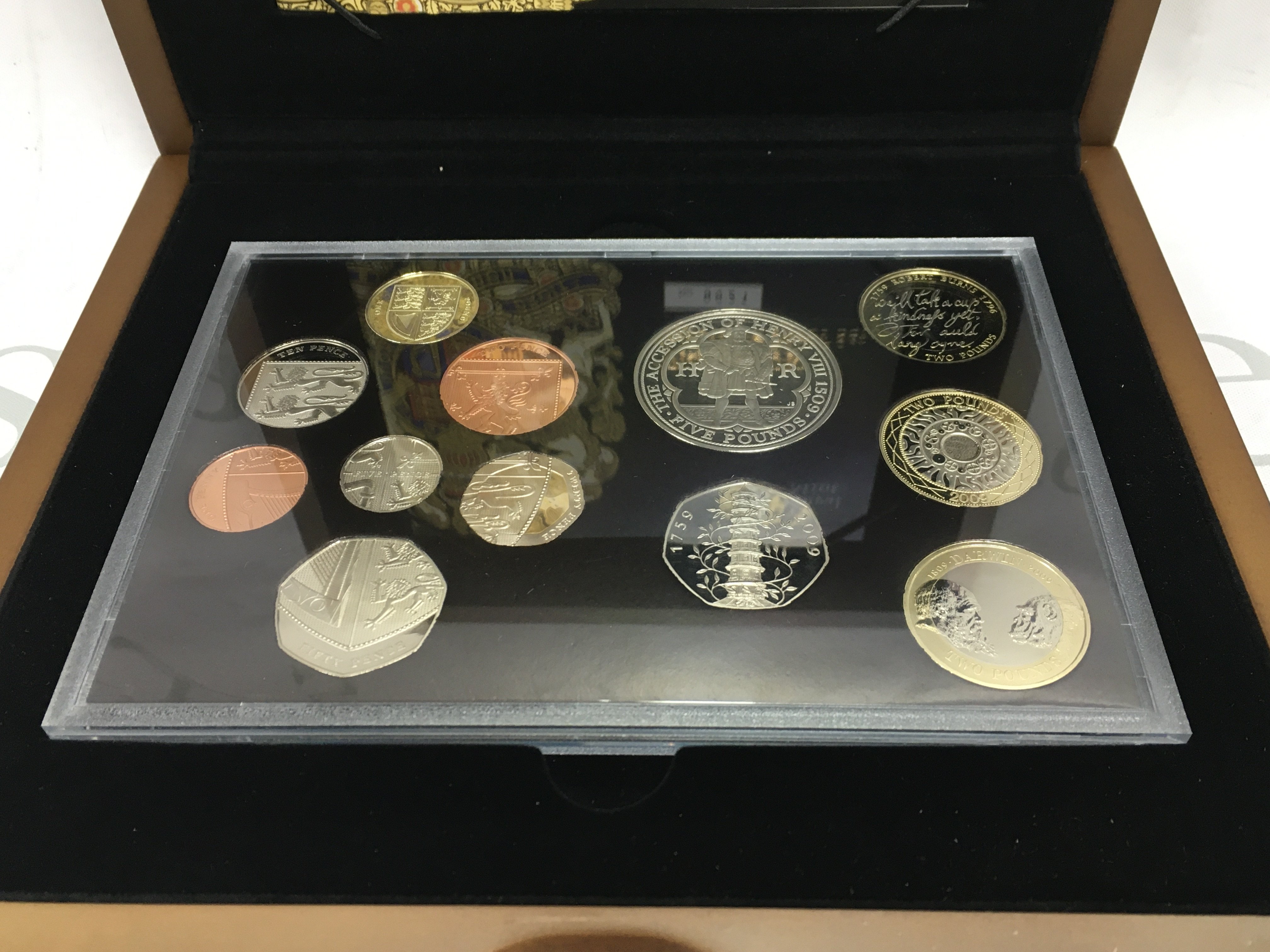 A 2009 UK executive proof coin set containing the Kew Gardens 50p. Low COA number. Postage B