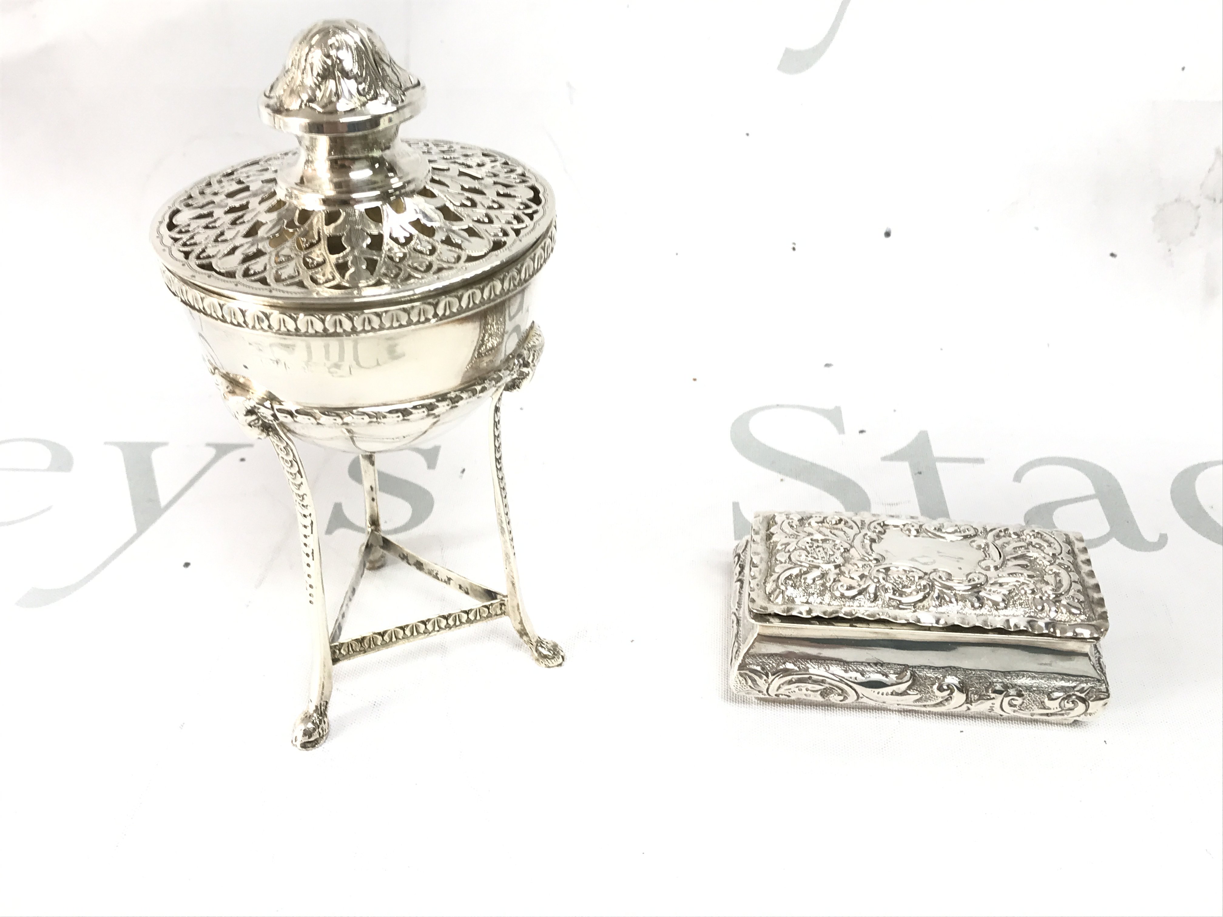 A silver pot pourri bowl with lid 142g and a small silver box 47g.