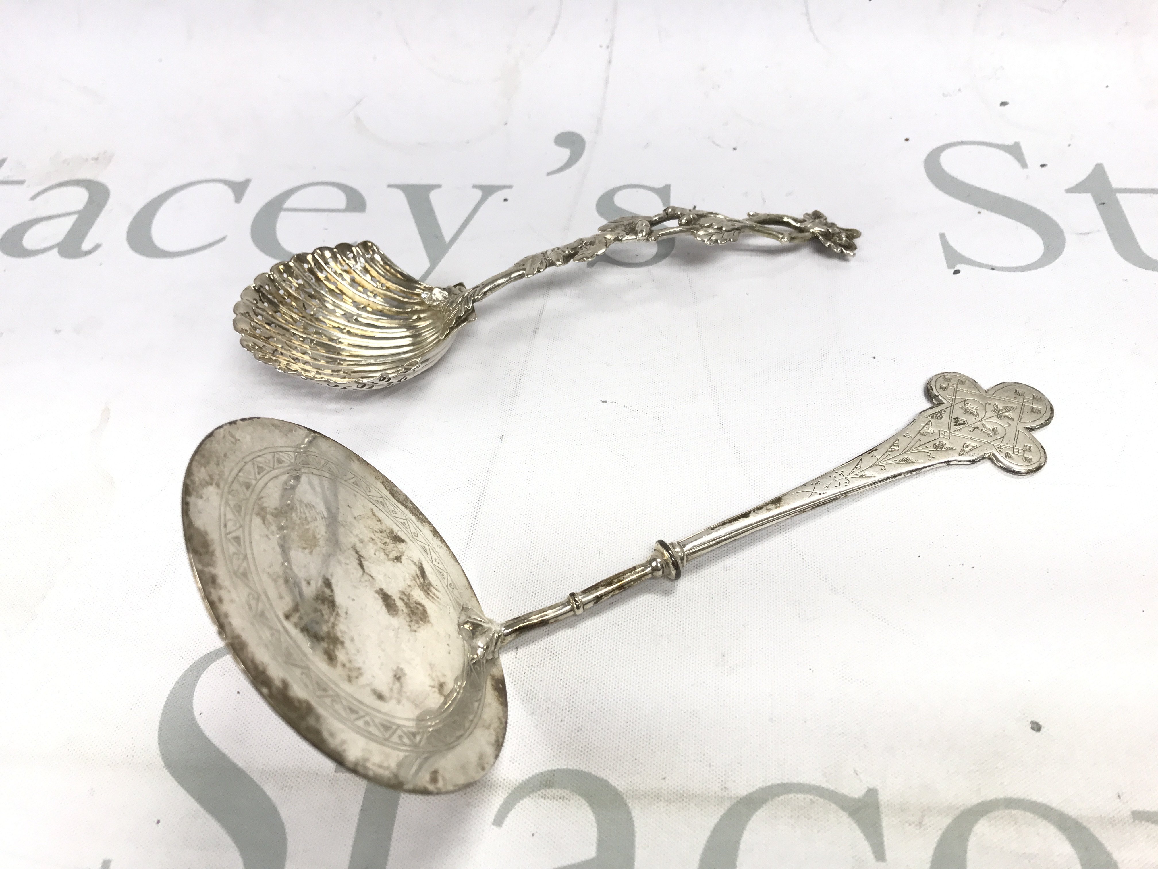 A silver sifter 53g and cake server 77.90g Postage B