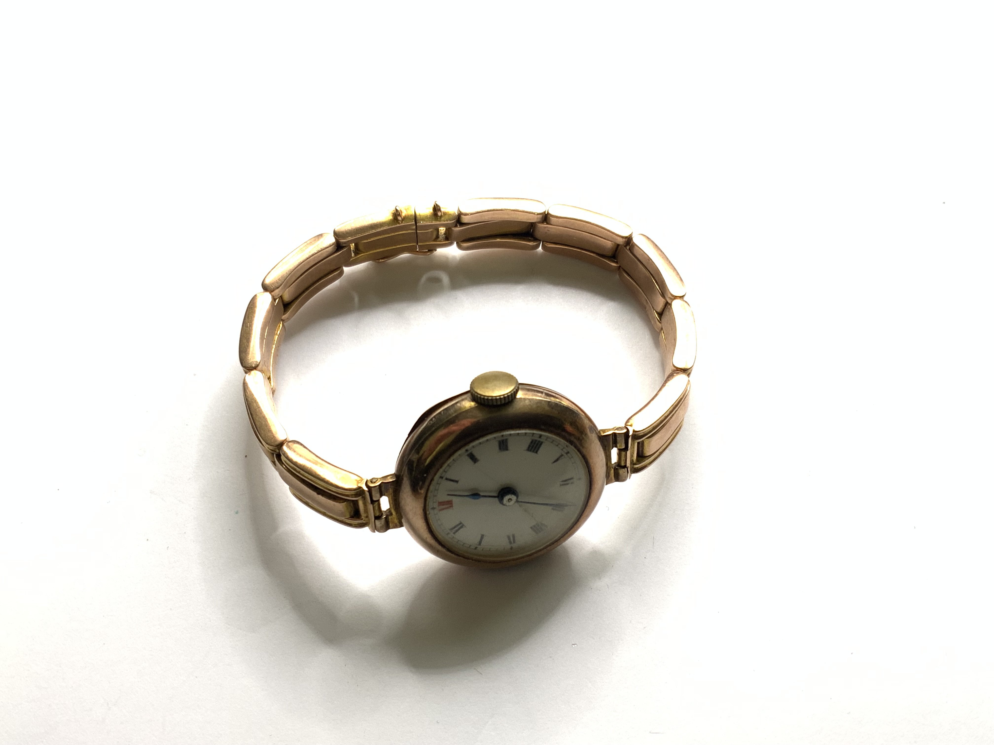 A 9ct gold cased wrist watch and 9ct gold expanding strap. 22.1g (A)