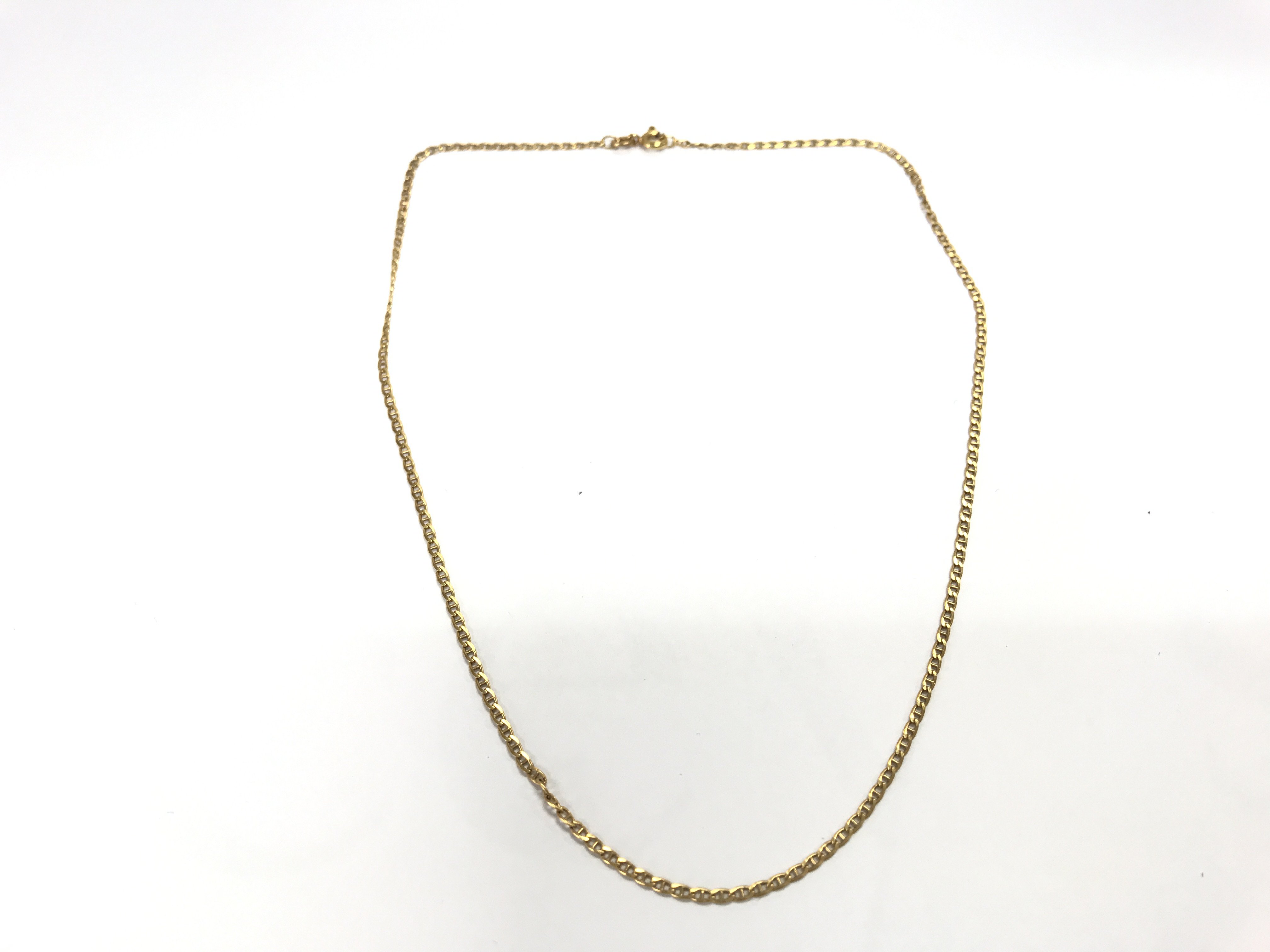 A 9ct gold chain. 2.40g and 40cm. Postage A