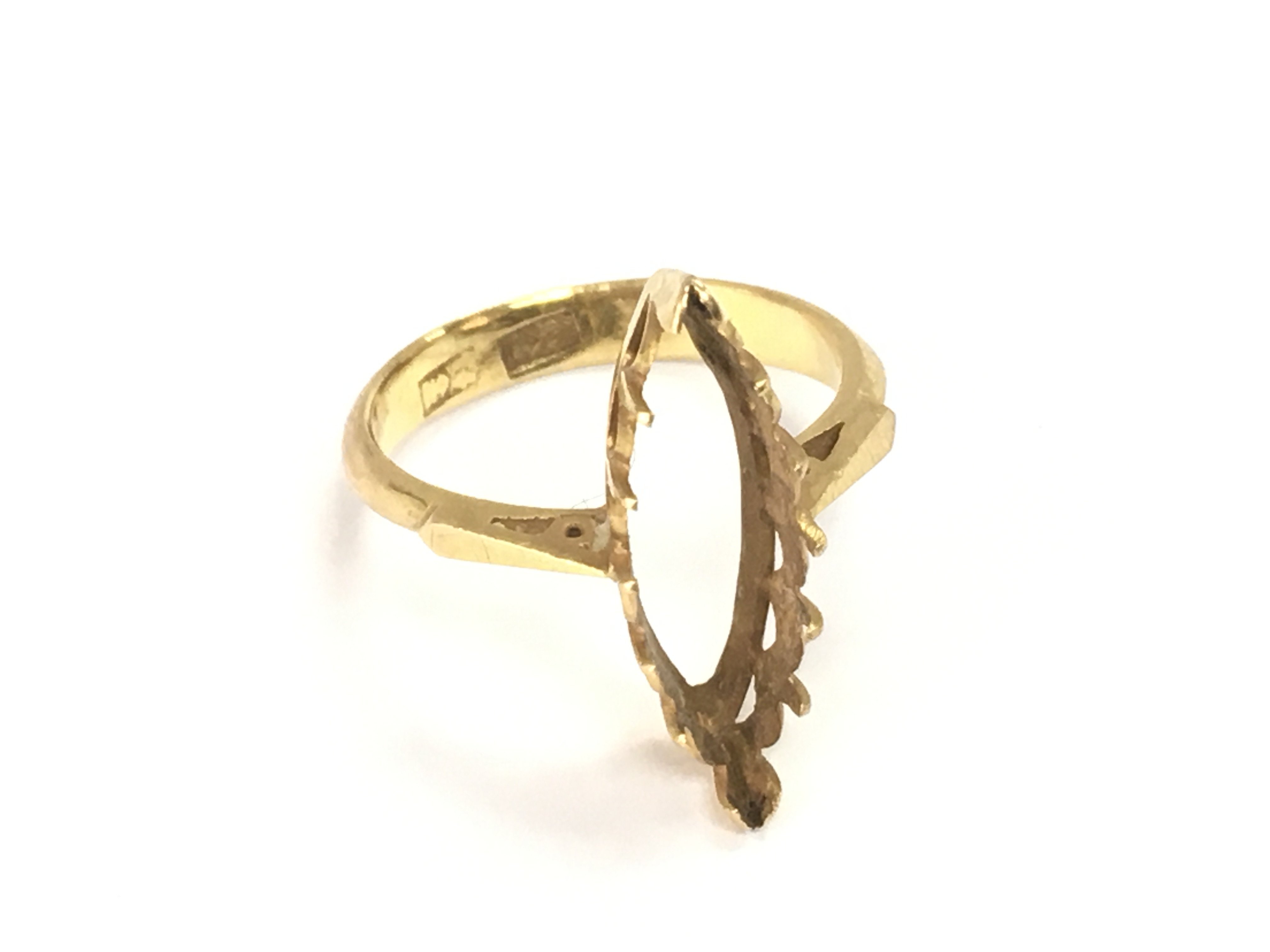A Chinese gold ring without a stone set. Size I 1/2 and 2.82g