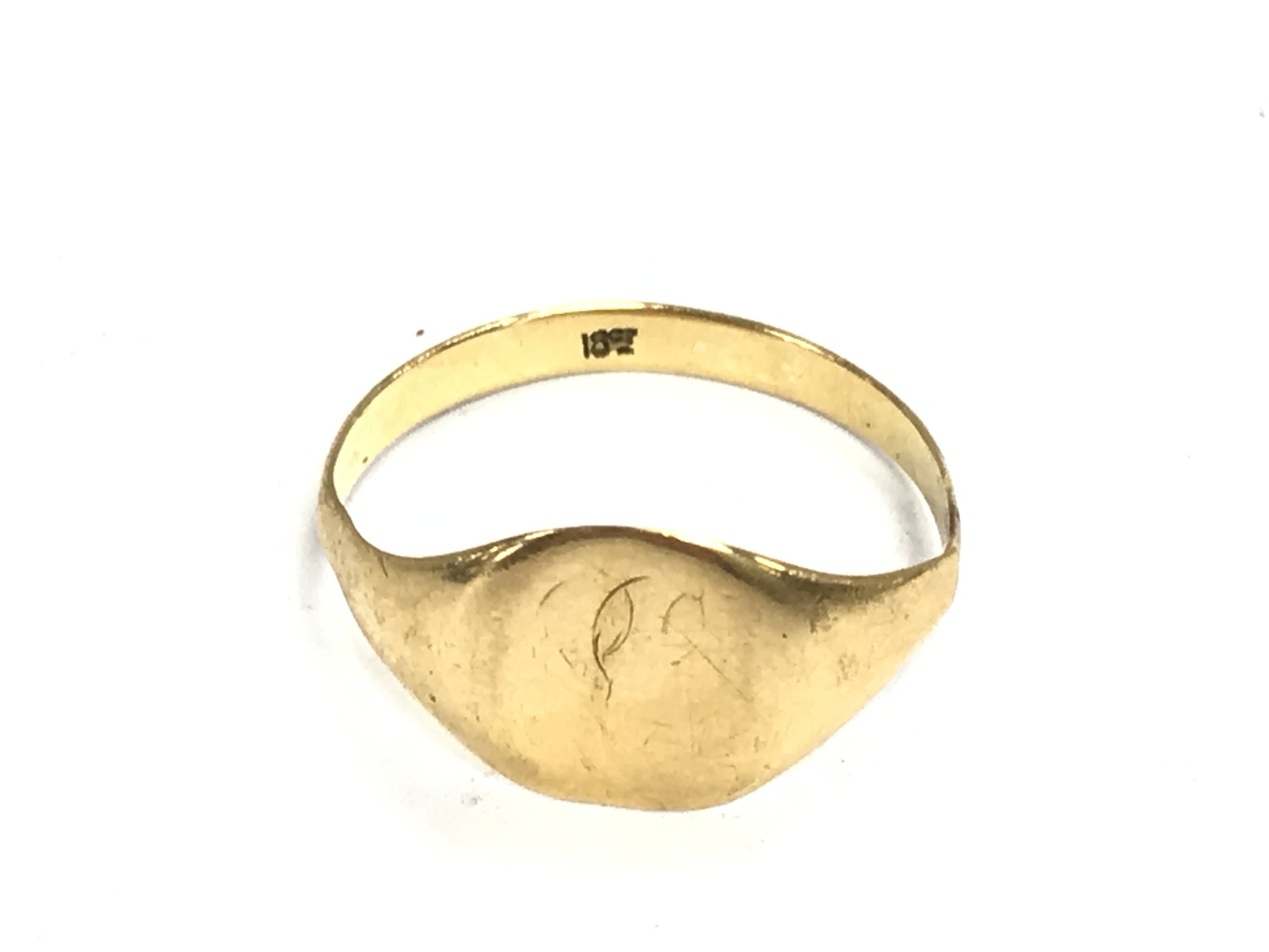 An 18ct gold signet ring size R 1/2 and 3.19g Postage B
