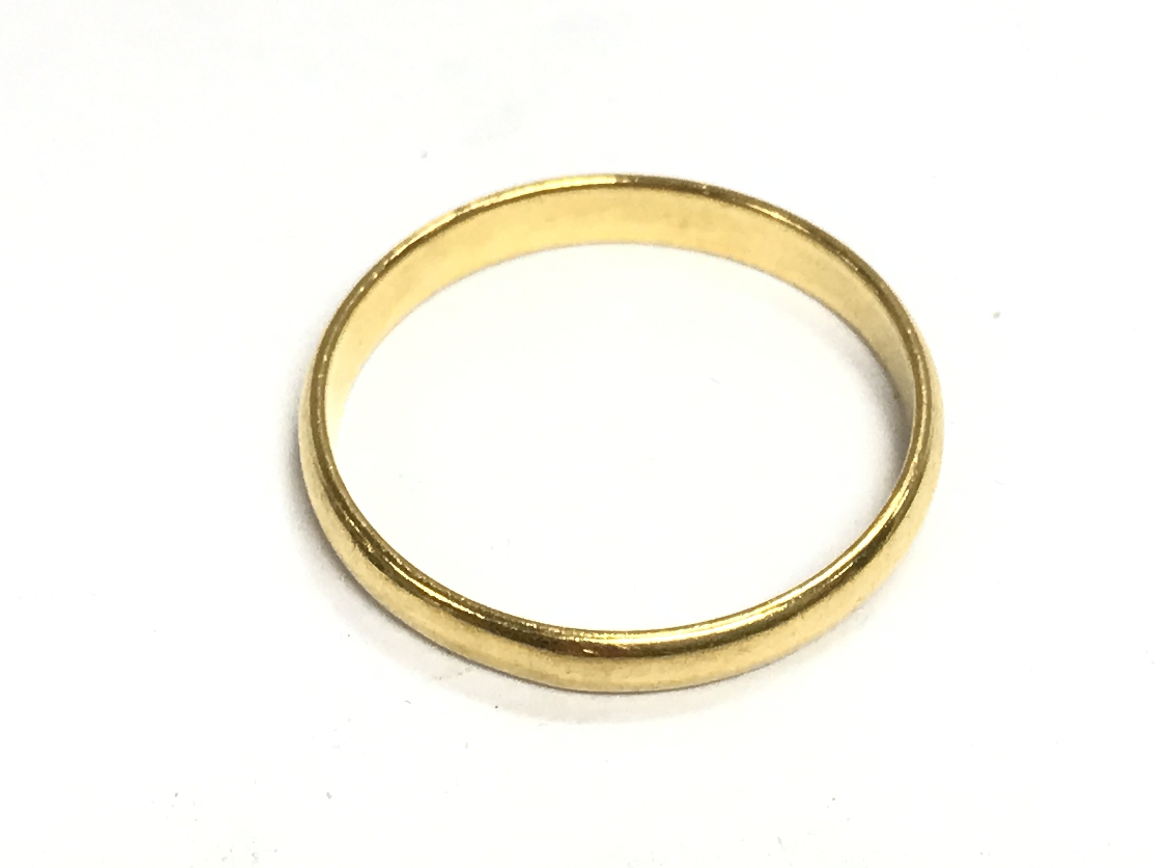 A 22ct gold band. Y 1/2 and 4.22g
