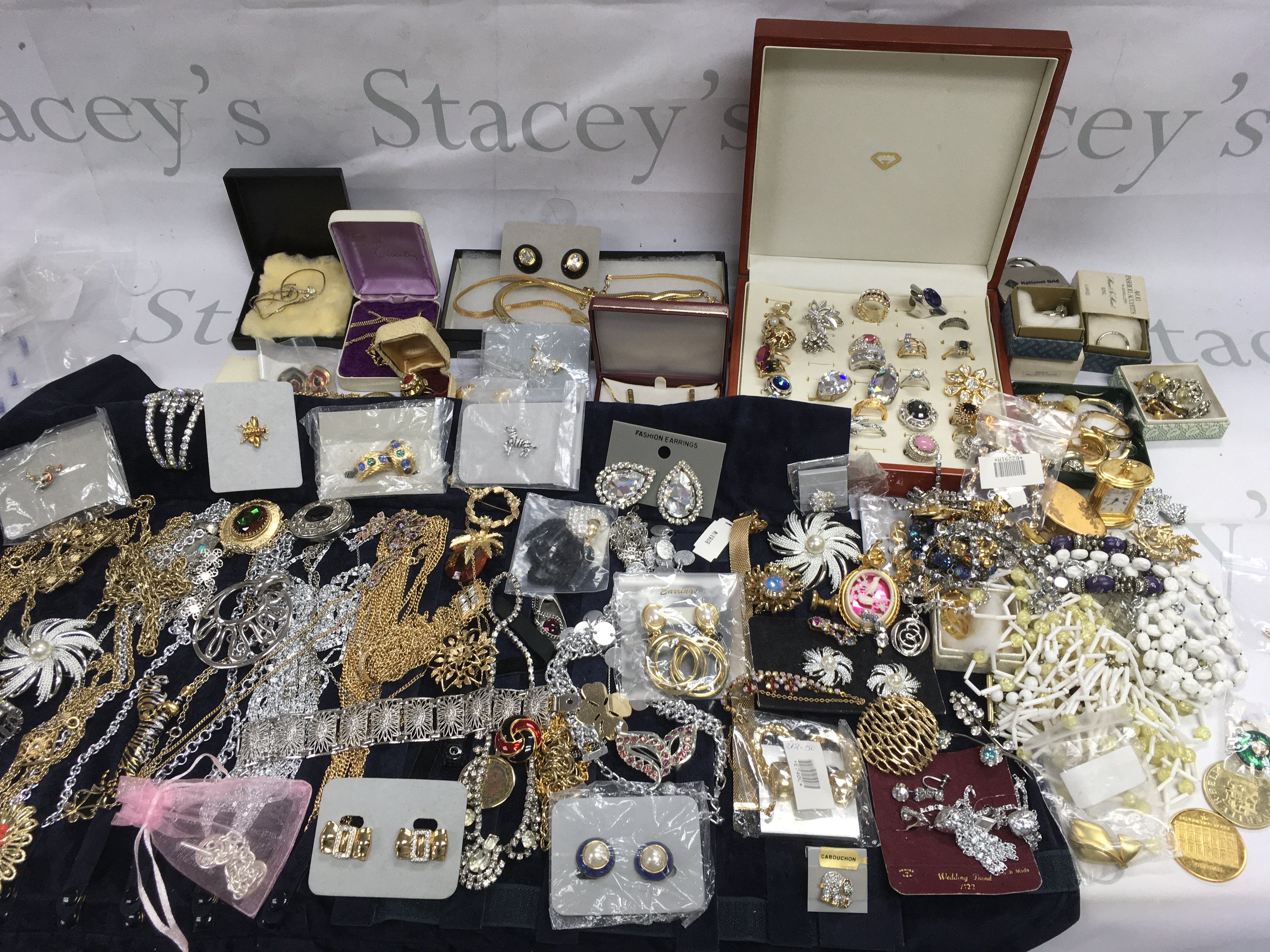 A large collection of assorted costume jewellery including items by Sarah Coventry and Cabouchon etc. Postage B