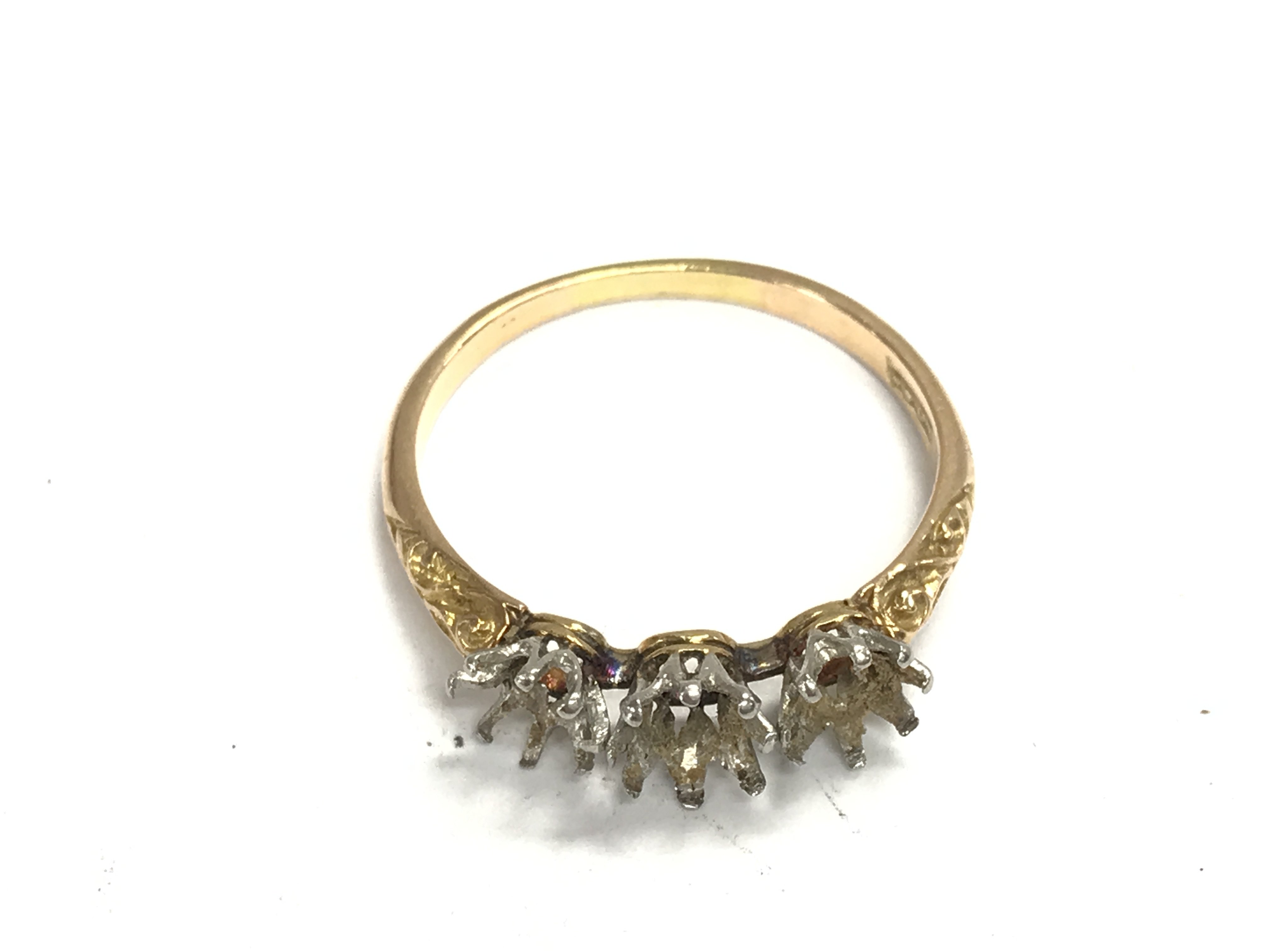 An 18ct gold ring size U and 3.21g Postage A