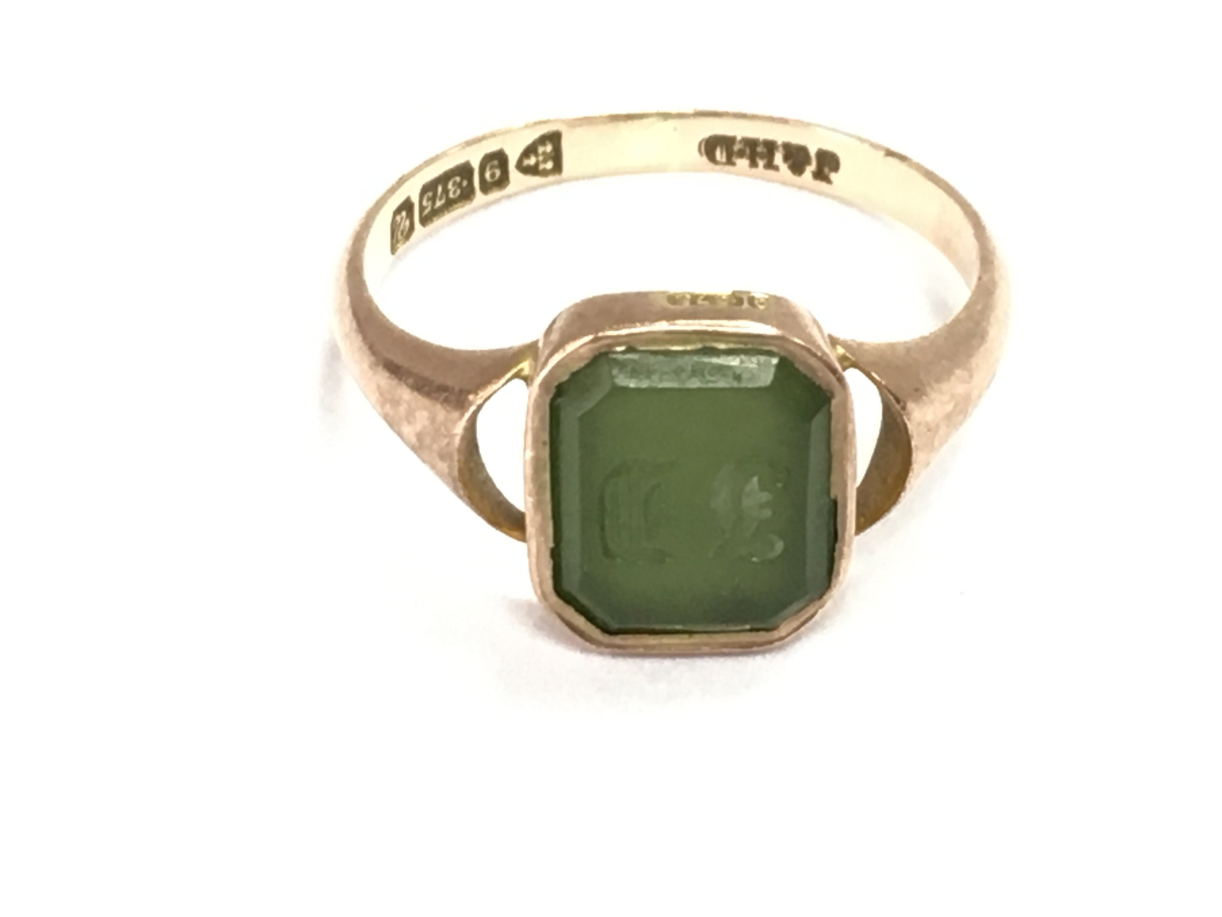 A 9ct gold victorian intaglio ring. Size P and 2.66g Postage B