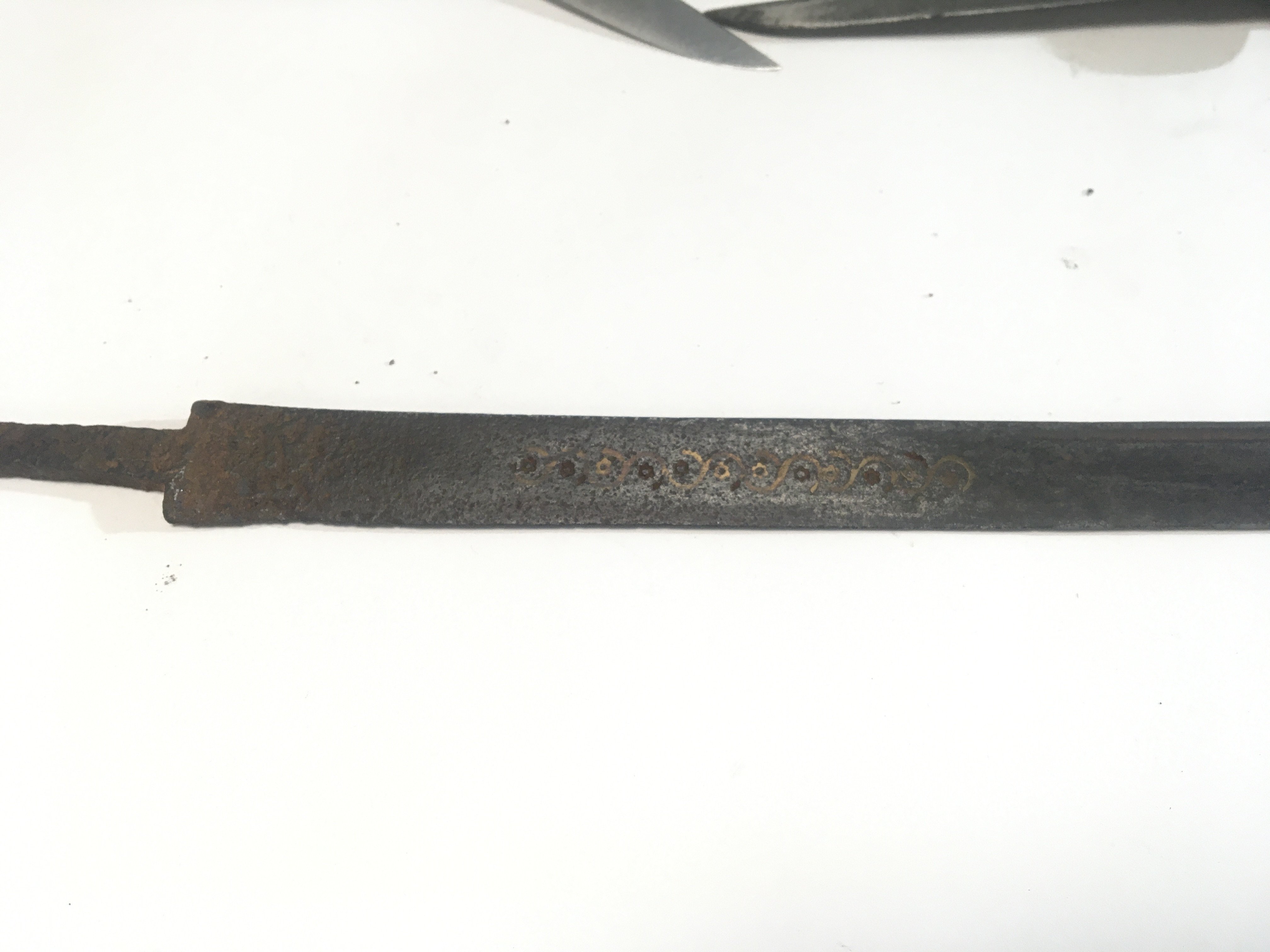 An interesting rediscovered antique knife blade with traces of gilding and decoration and a quantity of horn handled Vintage hunting knifes.