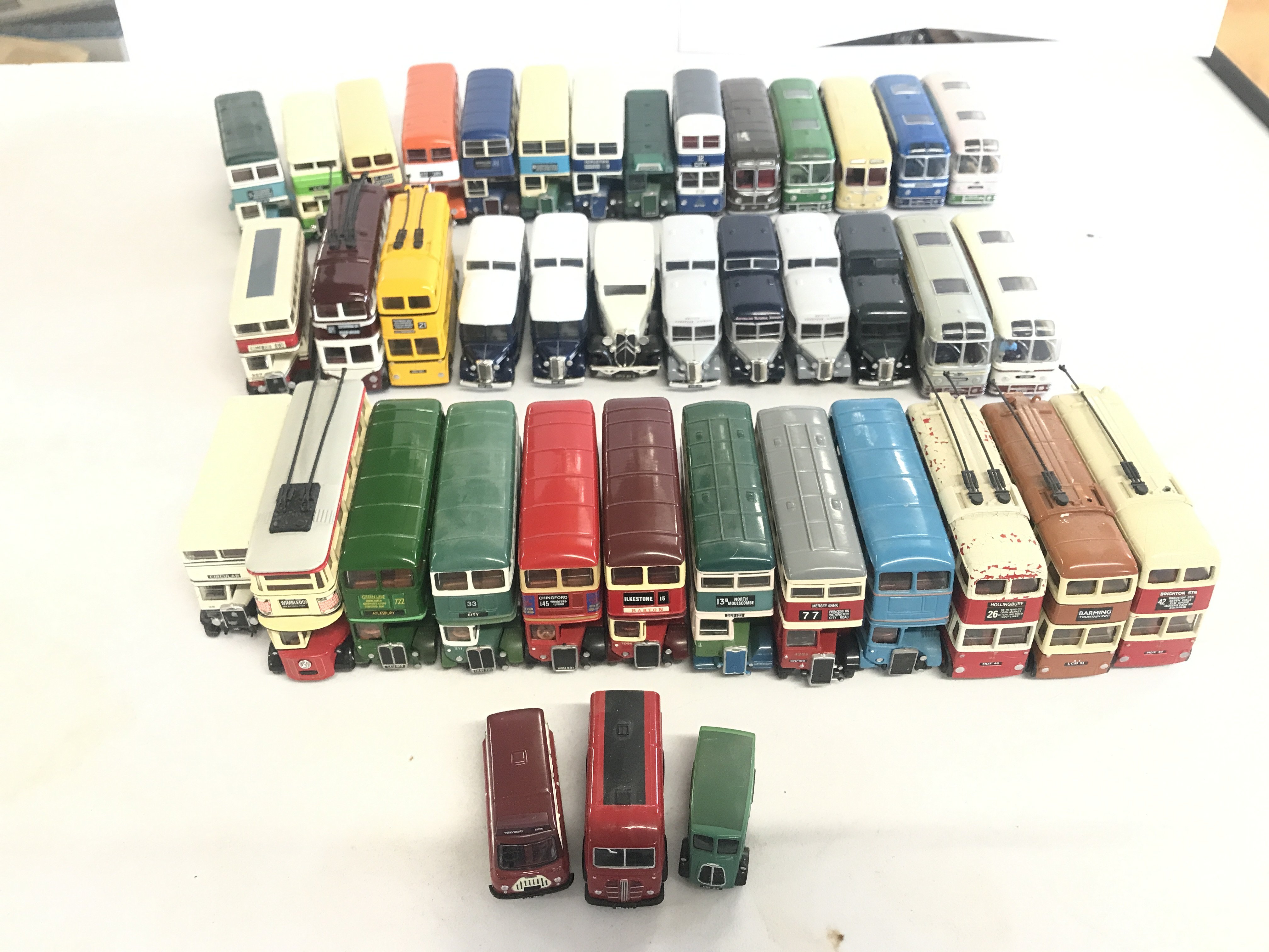 A collection of various model busses to include Corgi, Oxford and Matchbox.