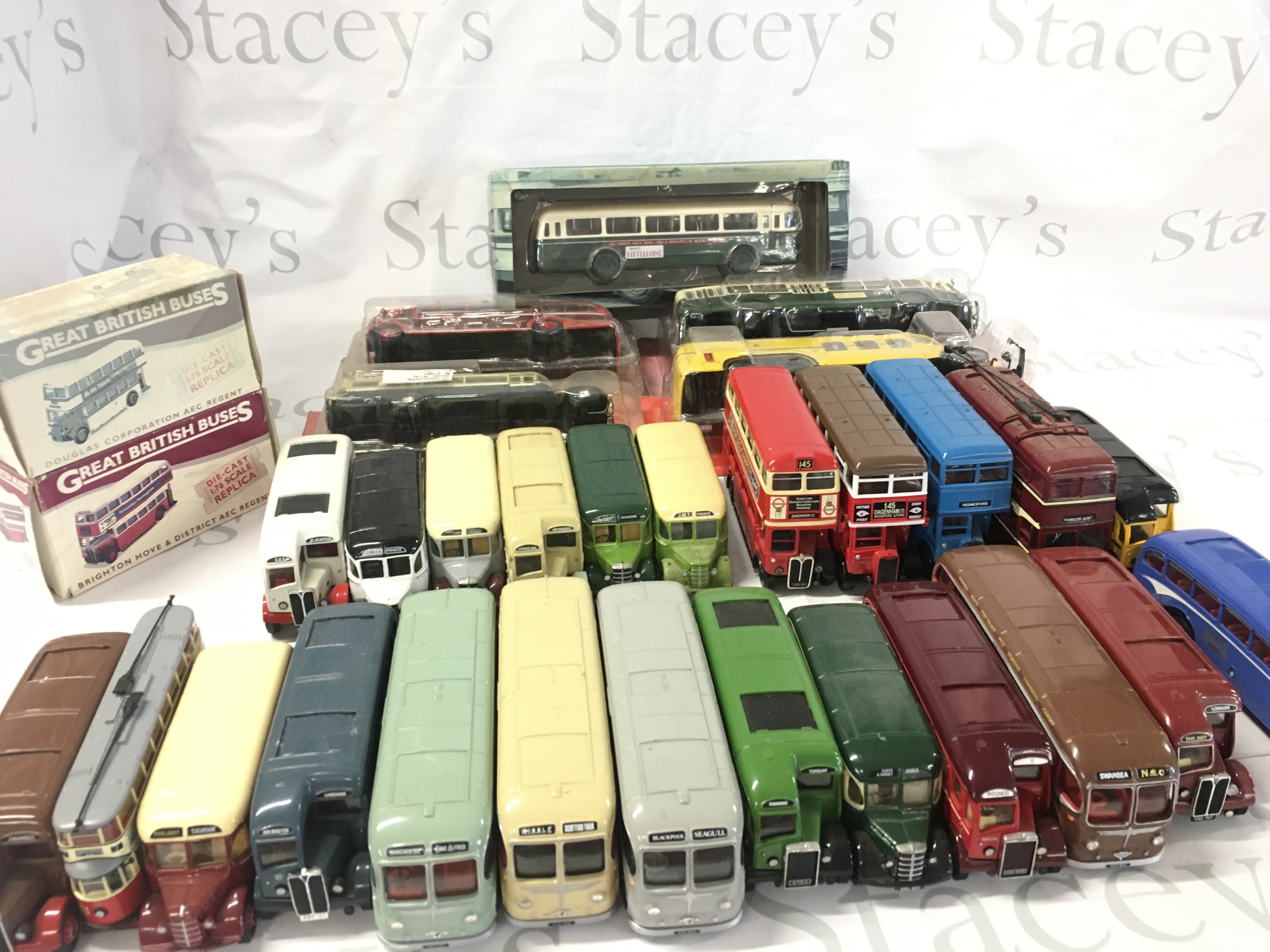 A collection of model buses by various manufacturers..most are loose with a few boxed. No reserve.