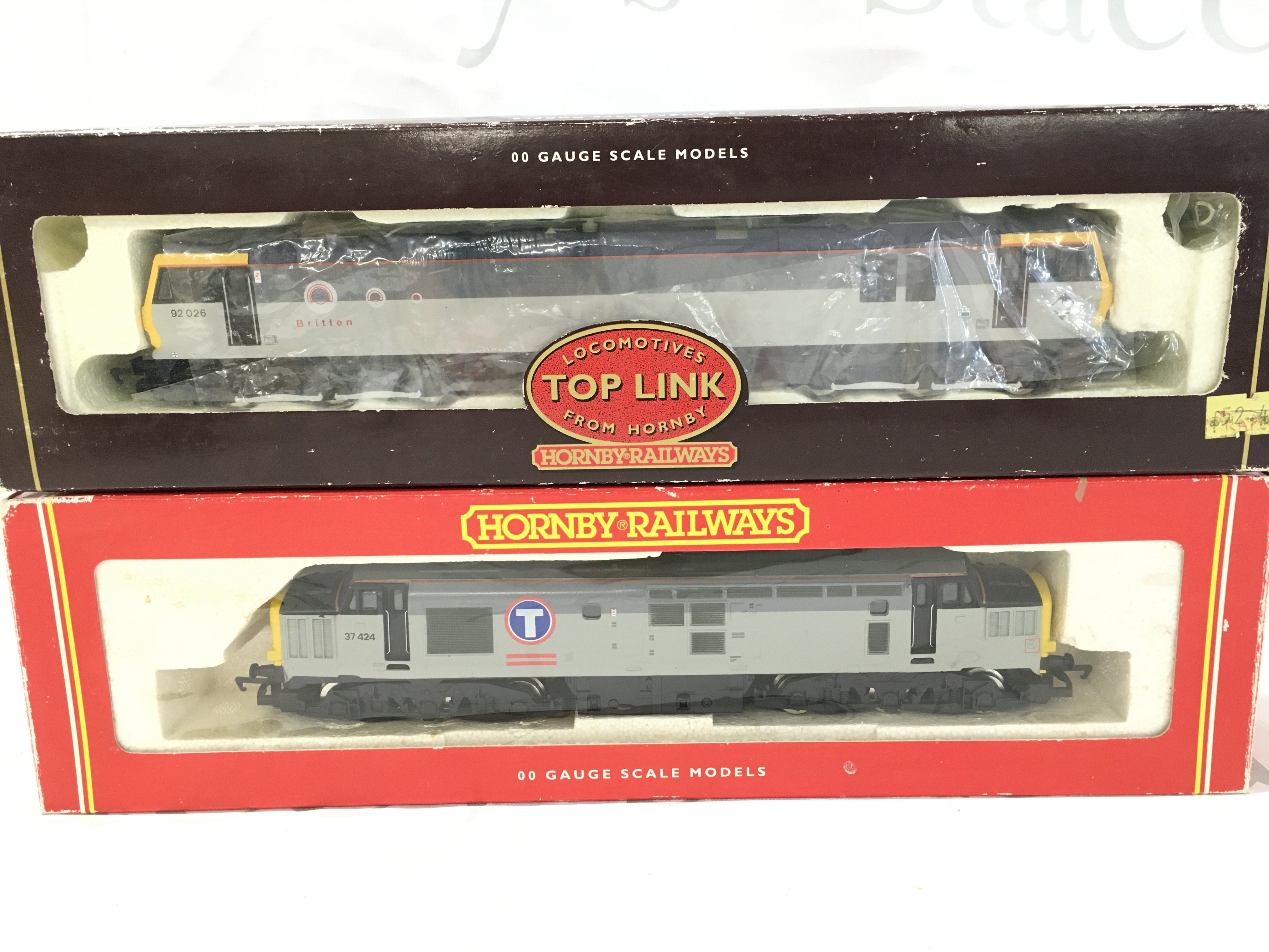 2 X Hornby 00 Gauge Co-Co Diesel Electric Locomotives. #s R.327 and R2004. No Reserve.