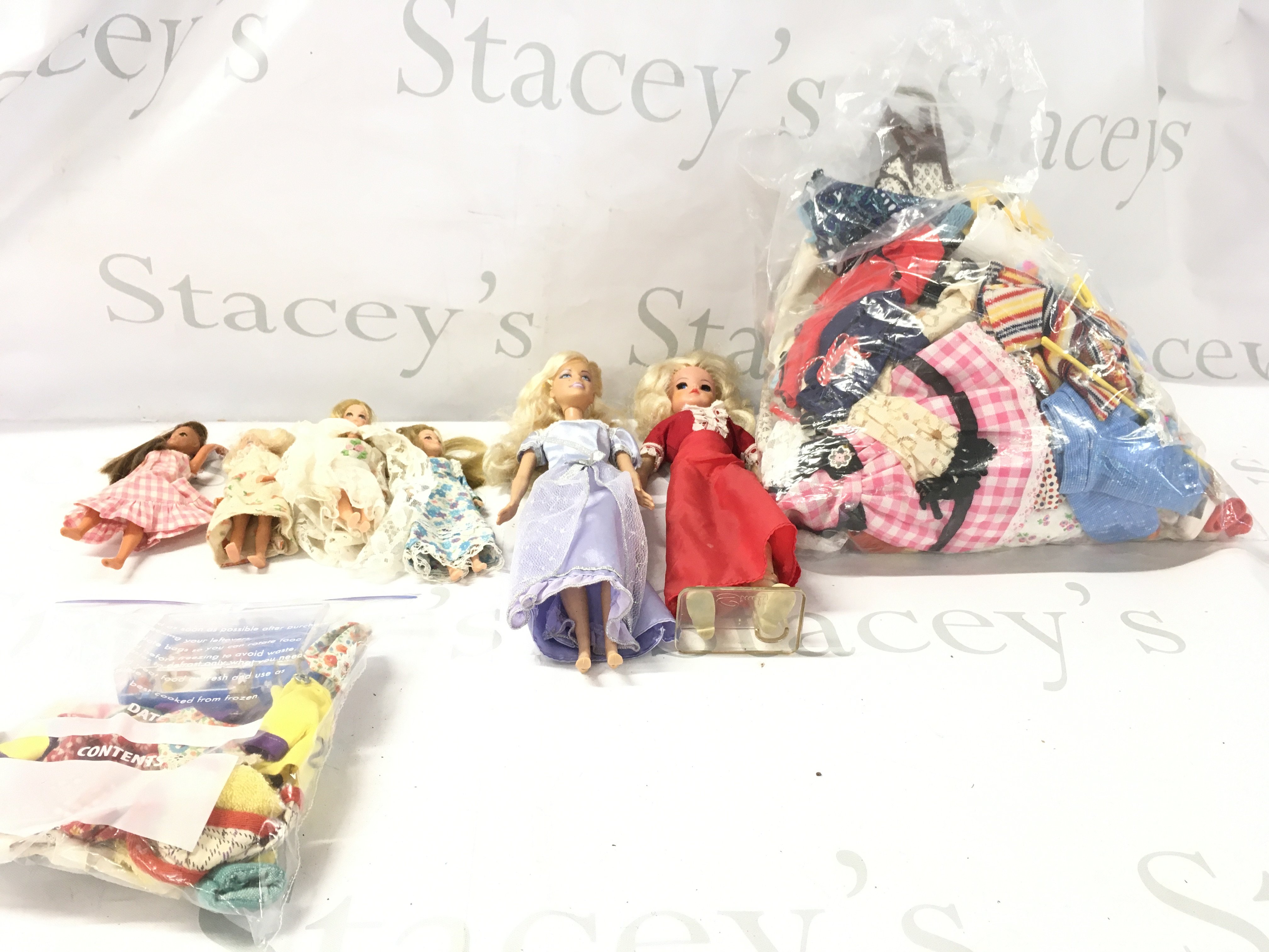 Collection of dolls including Sindy..Pippa etc also includes 2 bags of clothes. No reserve