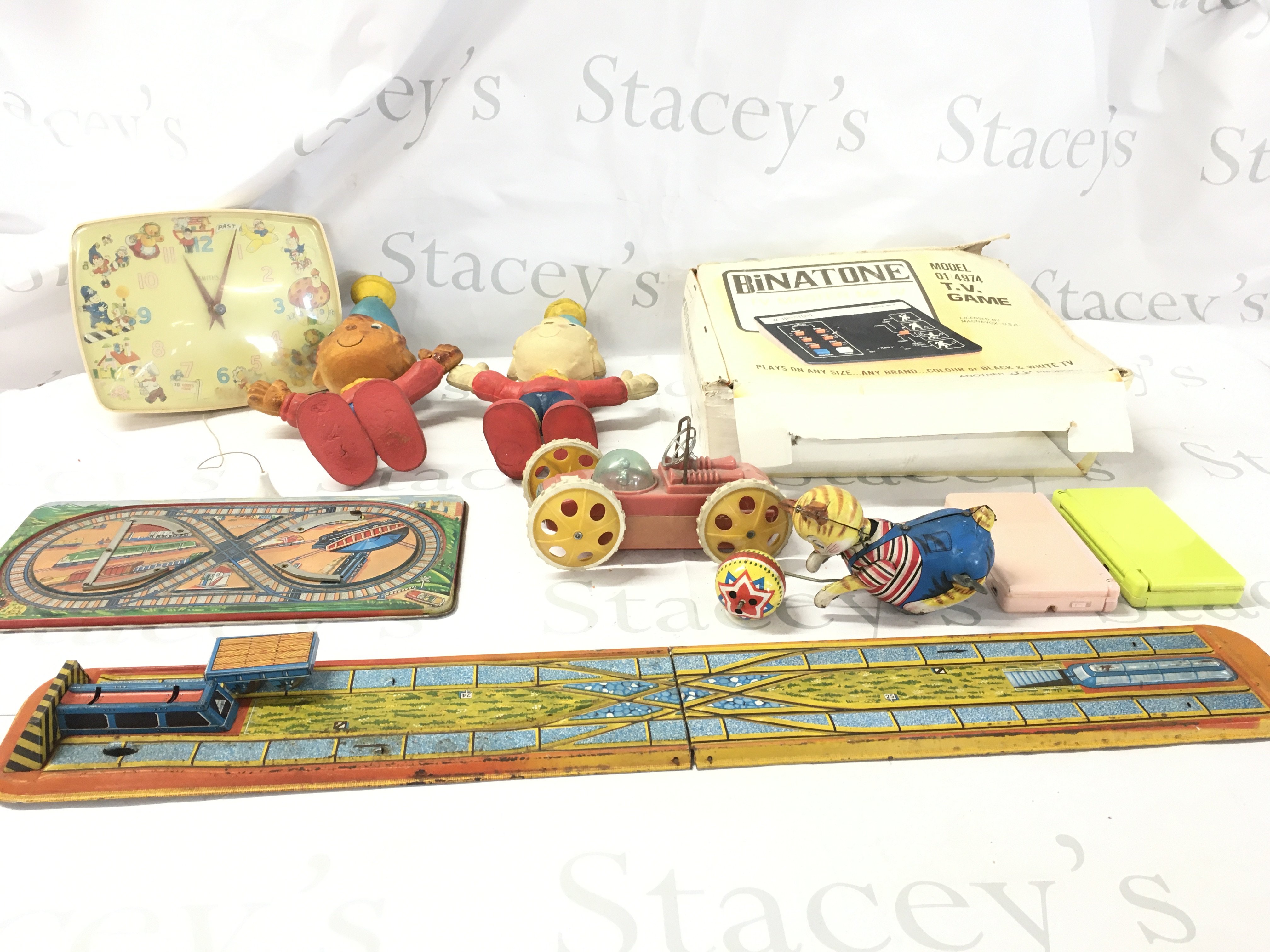 An assorted collection including Noddy toys and clock&hellip;a Binatone TV Master mkIV. ..tinplate toys..2 Nintendo DS in pink and green. No reserve