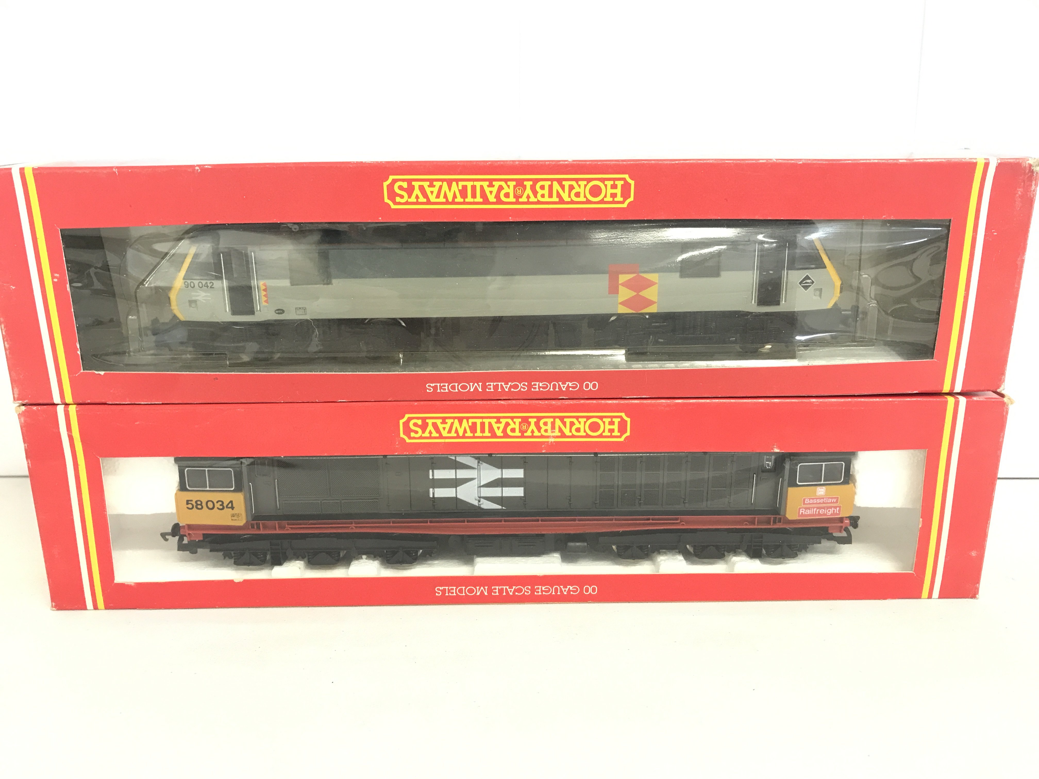 2 X Boxed 00 Gauge Diesel Locomotives #s R.586 And R.383.