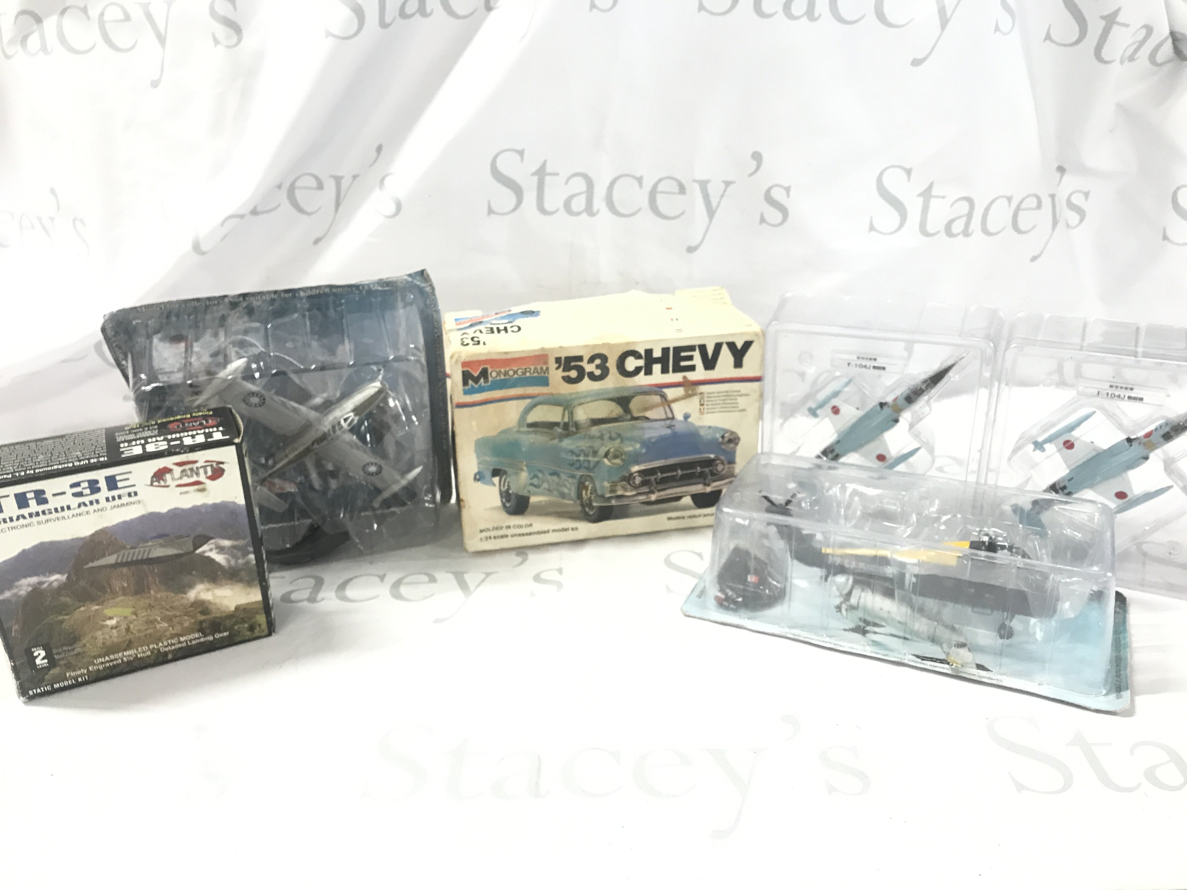 A box containing a quantity of model aircraft. No Reserve.