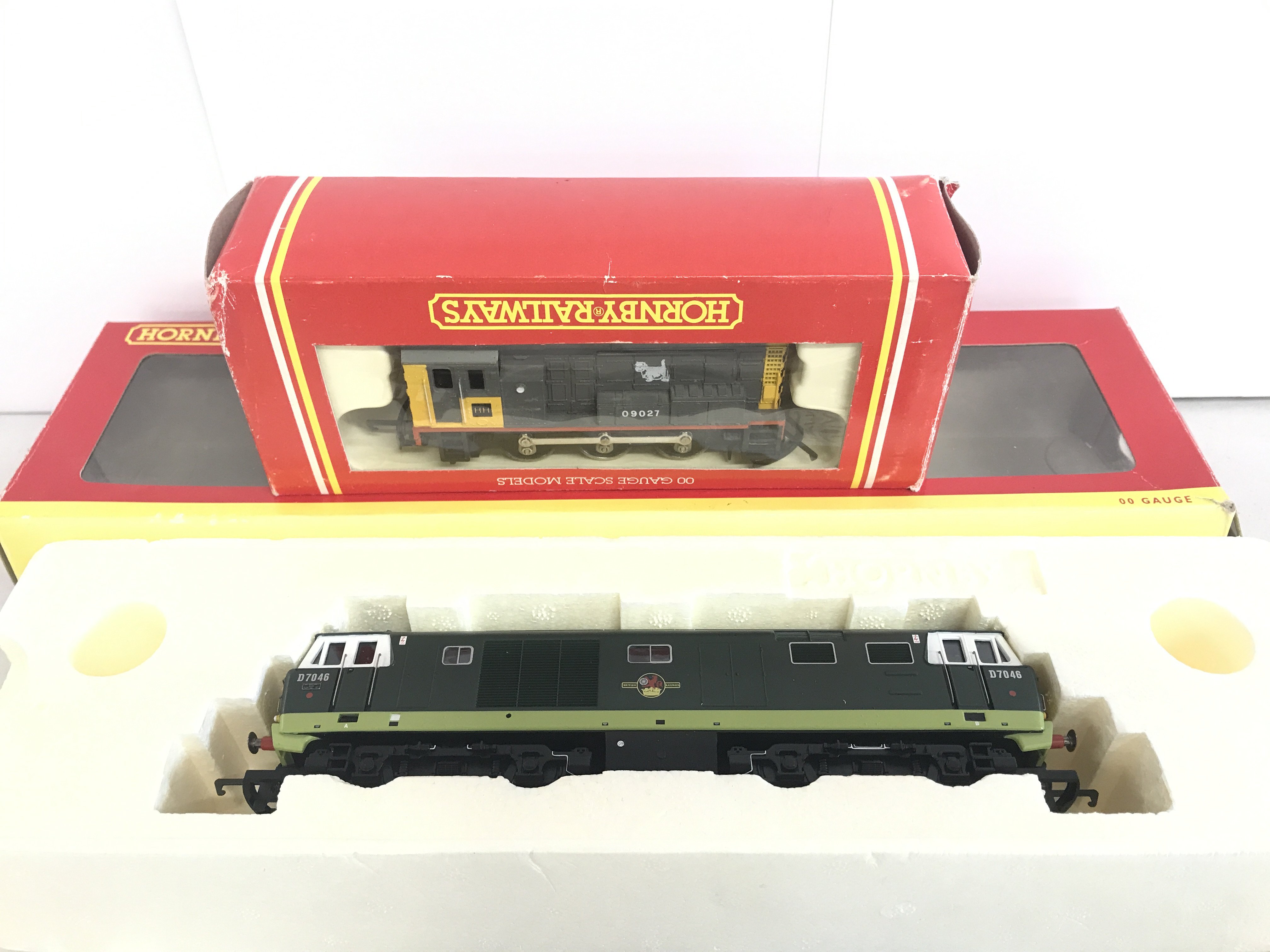 A Boxed Hornby 00 Gauge BR Class 08 0-6-0 Diesel Shunter #R.272 And A BR Bo-Bo Diesel Hydraulic Class 35 Loco #R.2410.