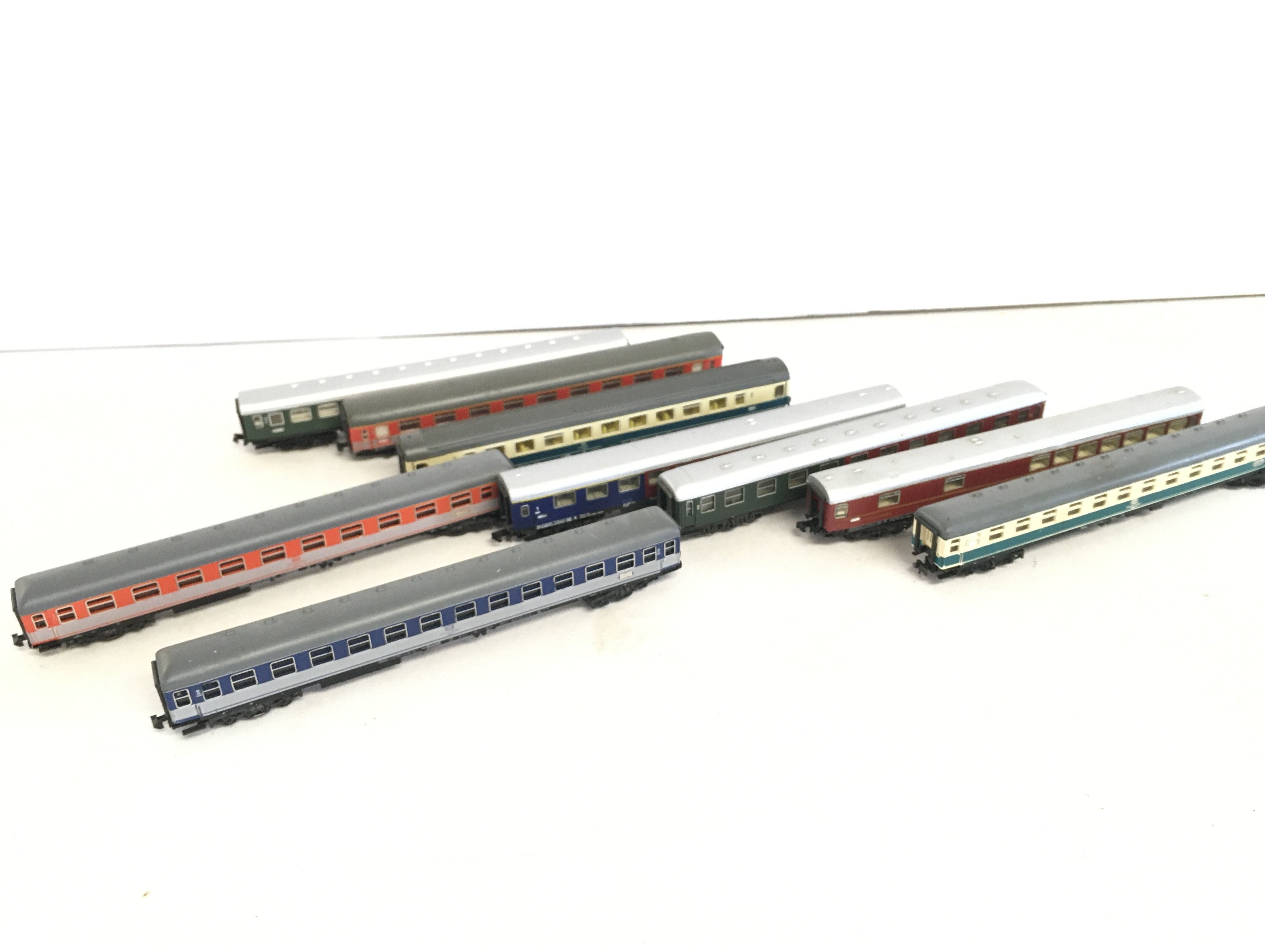 9 N Gauge Arnold Coaches Including 6X First Class.