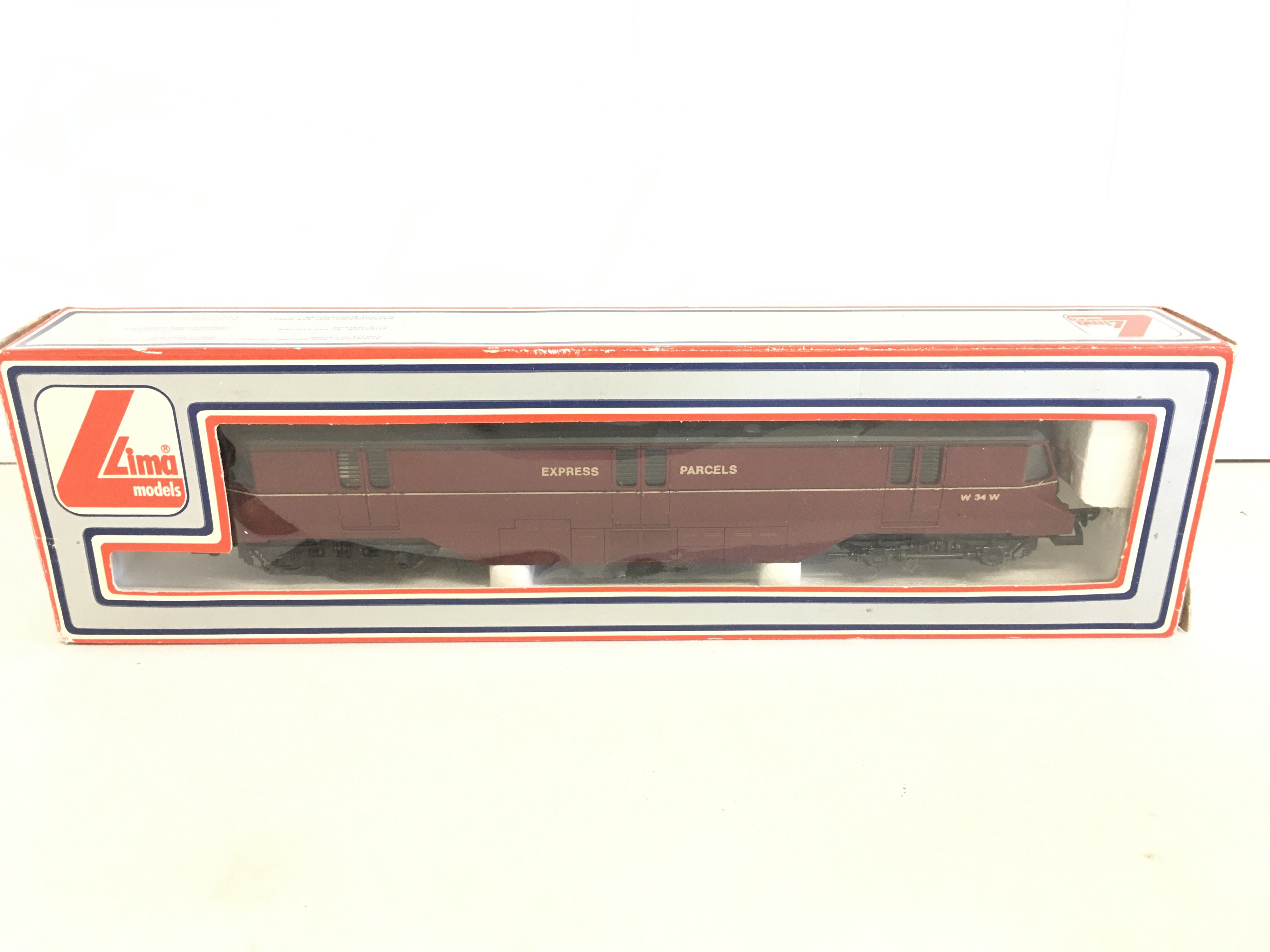 A Boxed Lima 00 Gauge RailCar Express Parcels. No Reserve.