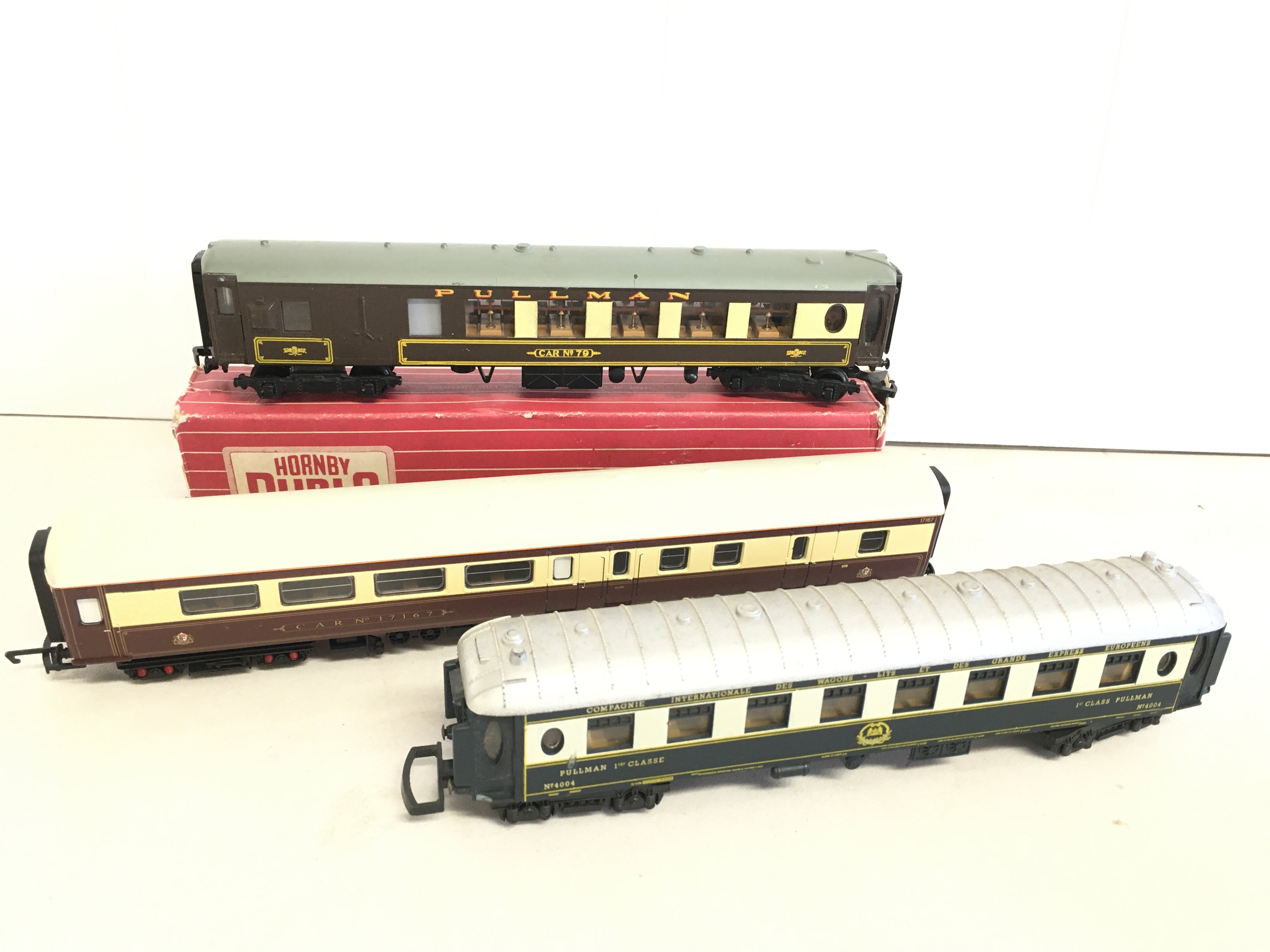 3 00 Gauge Coaches. 1 x Boxed Hornby Dublo Pullman Brake.1X Hornby Brake And A Lima Pullman 1St Class Wagon Lits.