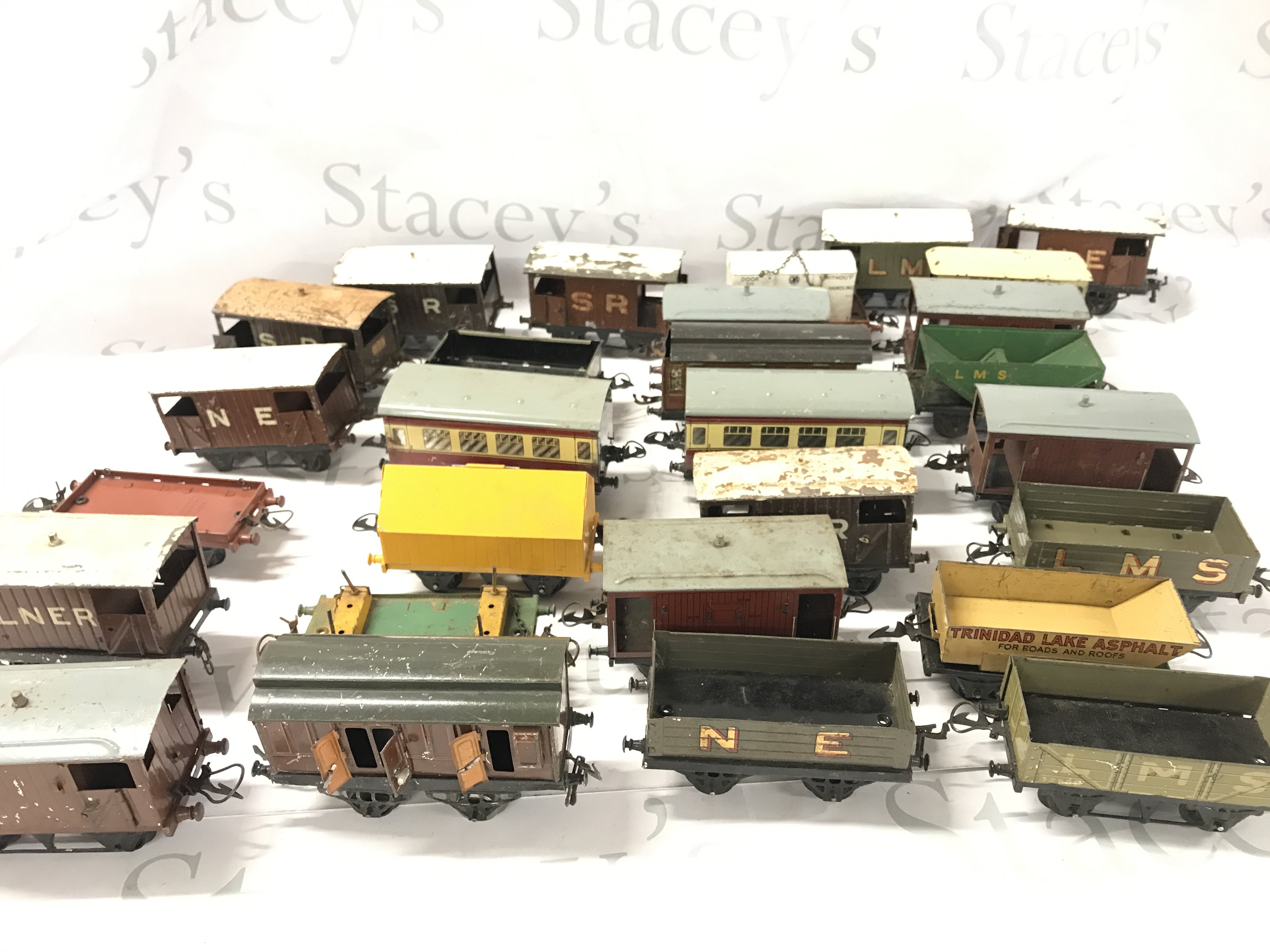 A Collection of 0 Gauge Wagons. Buildings And Track.(4).