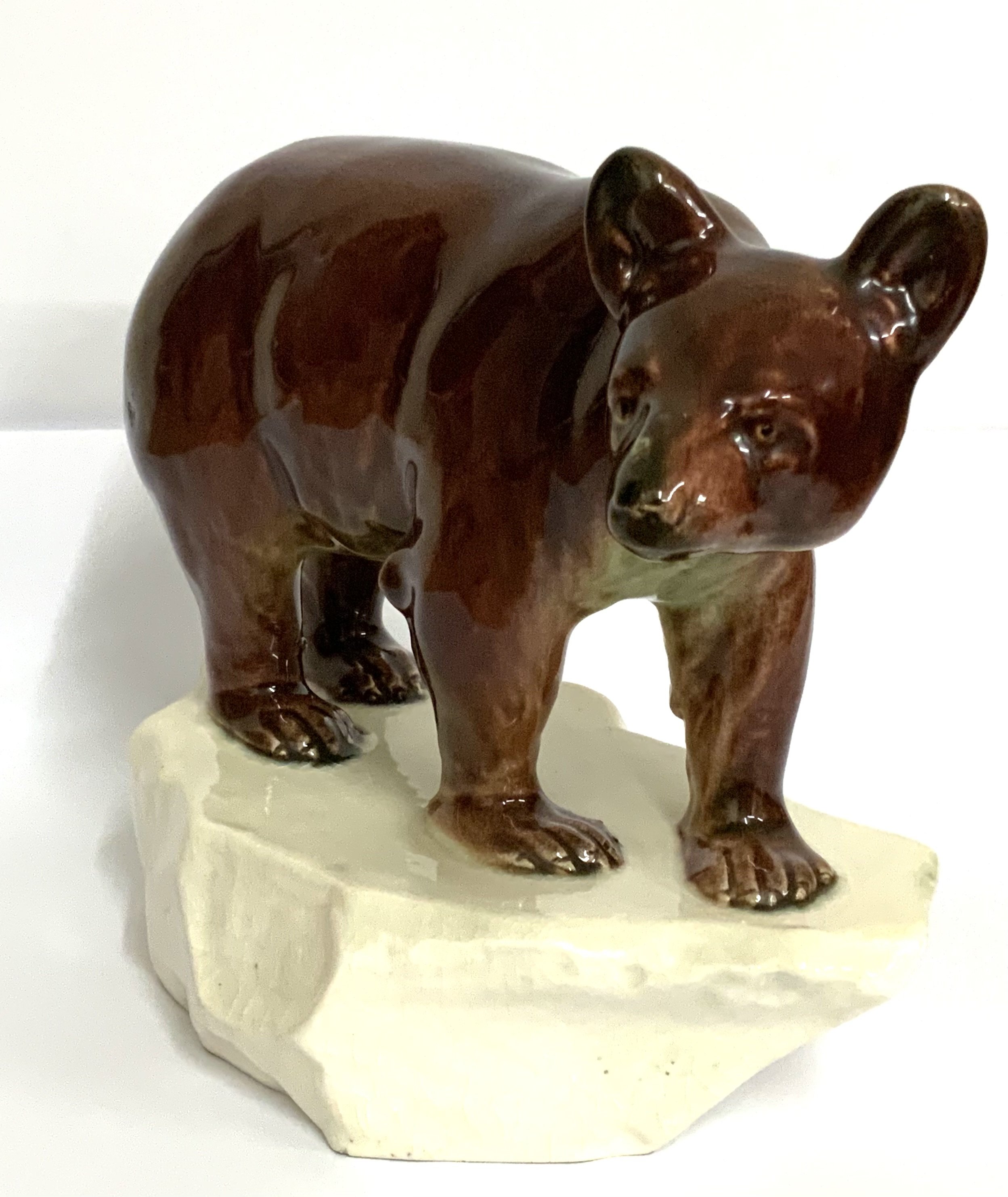 A Royal Vienna pottery figure of a brown bear, 17cm. (D)