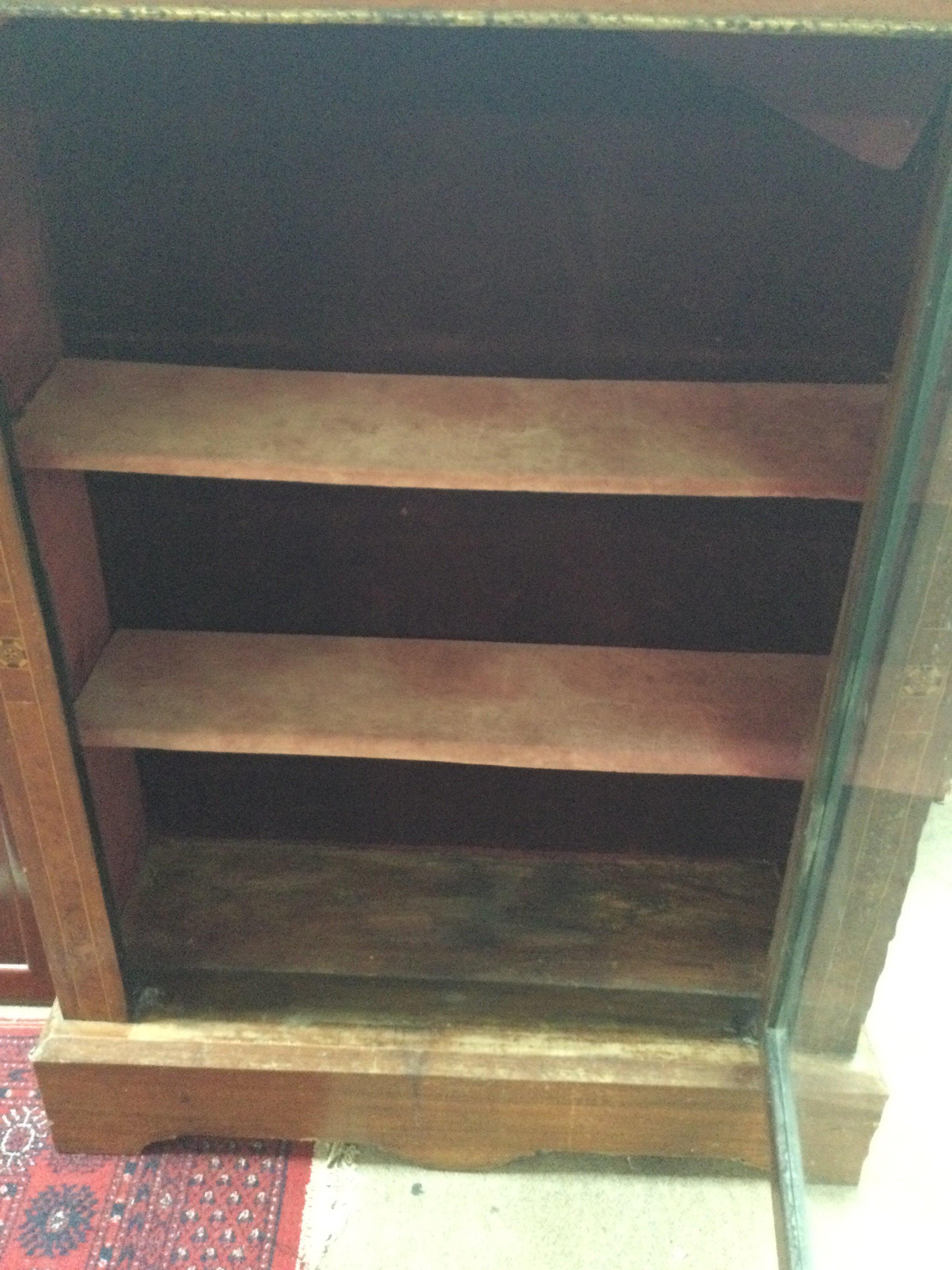 An Edwardian music cabinet. Approx 105x76 cm.