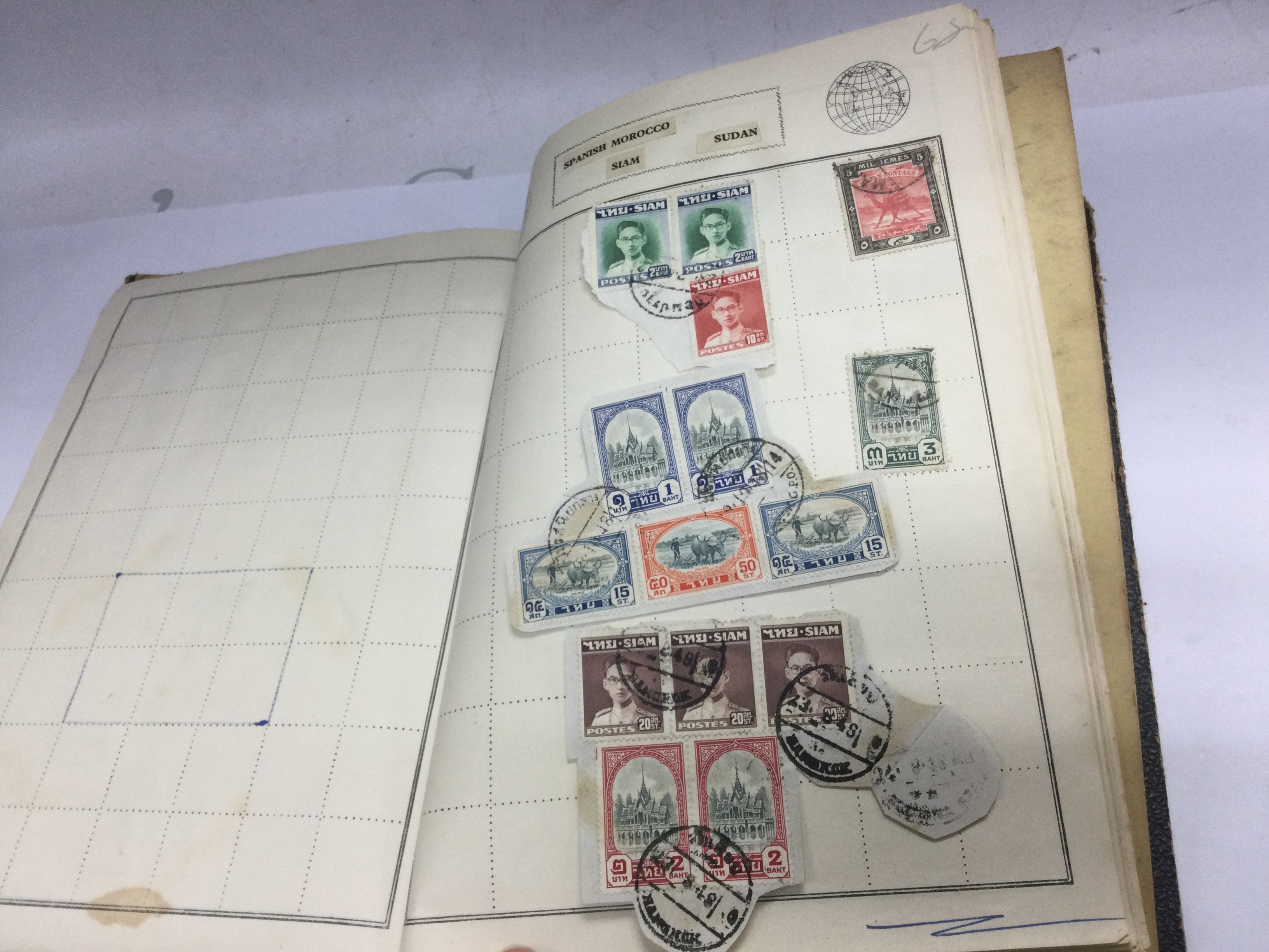 A circa 1940s/50s stamp album of world stamps. Shipping category A. NO RESERVE