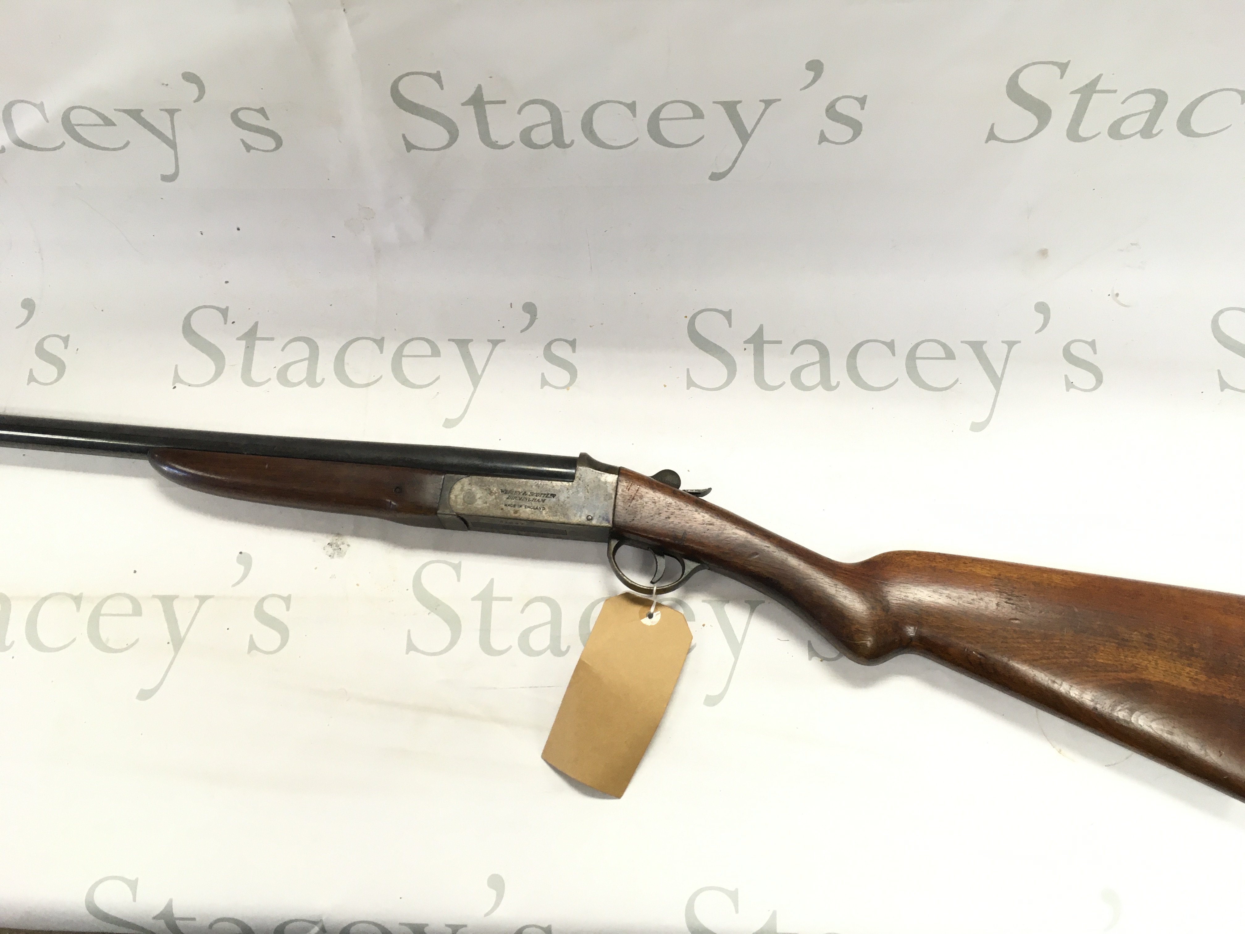 A Webley and Scott ltd single barrel shotgun. 32 inch barrel. #63997. PLEASE NOTE THAT A SHOTGUN LICENSE IS REQUIRED TO PURCHASE THIS ITEM. VIEWING AND COLLECTING IS BY APPOINTMENT ONLY.