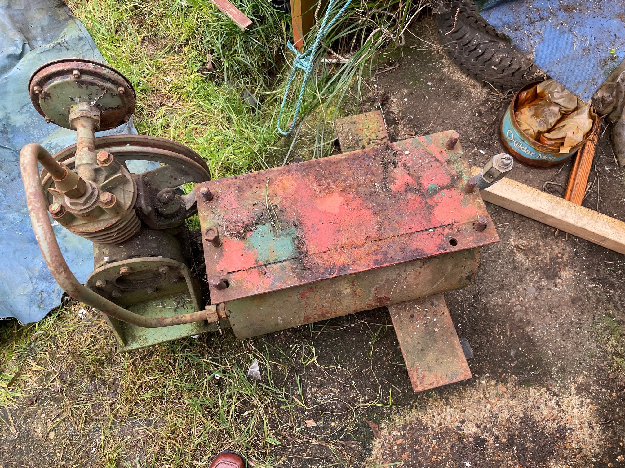 A Small Stationary engine water/air pump accessory SOLD IN SITU we have a dedicated viewing day on Saturday 12th April between 10am - 2pm via appointment, please contact the office for additional address information.