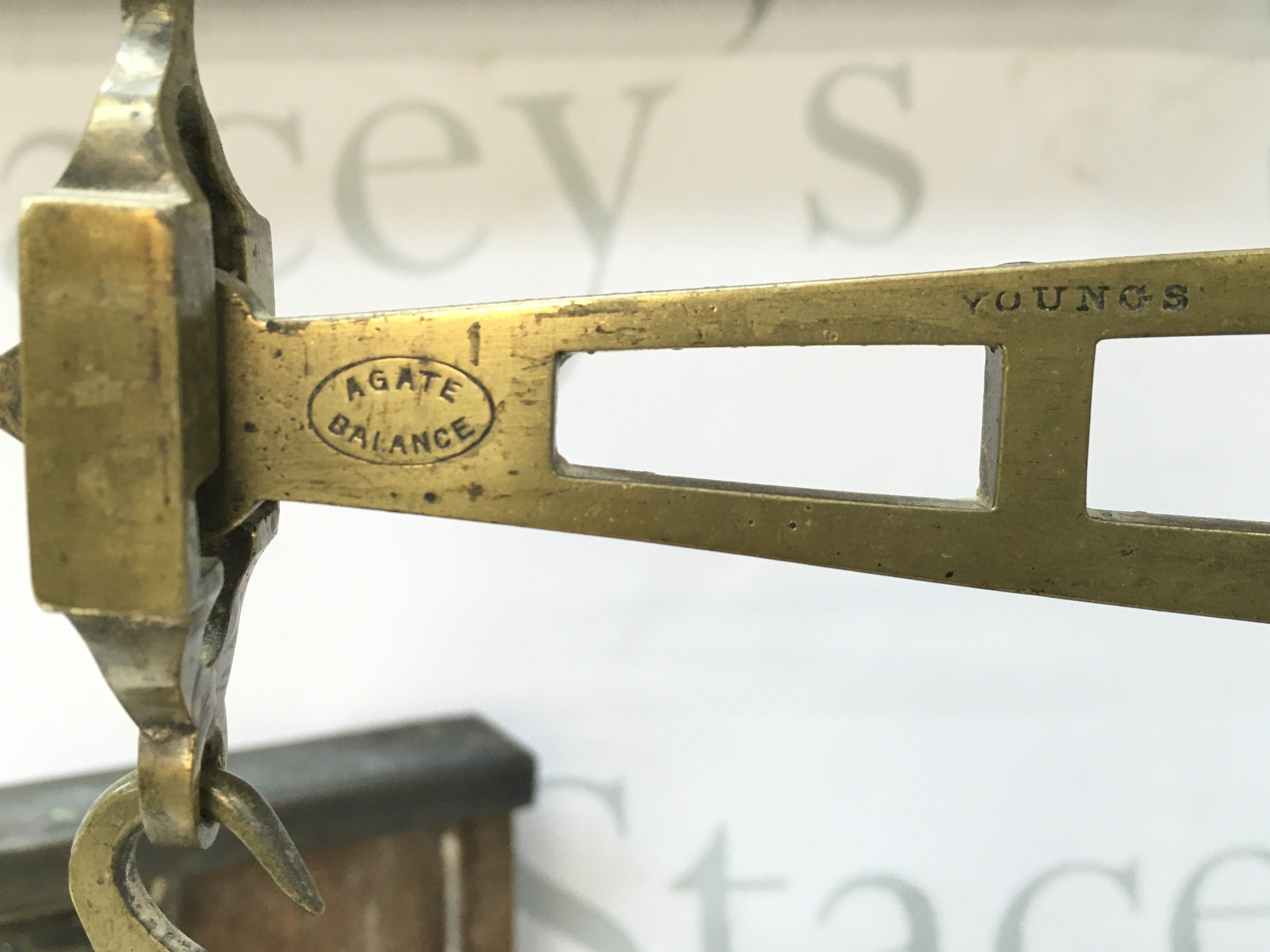 A pill making slab and a set of Youngs Agate balance beam scales. Young & Marlow Kewbridge. Postage category C NO RESERVE