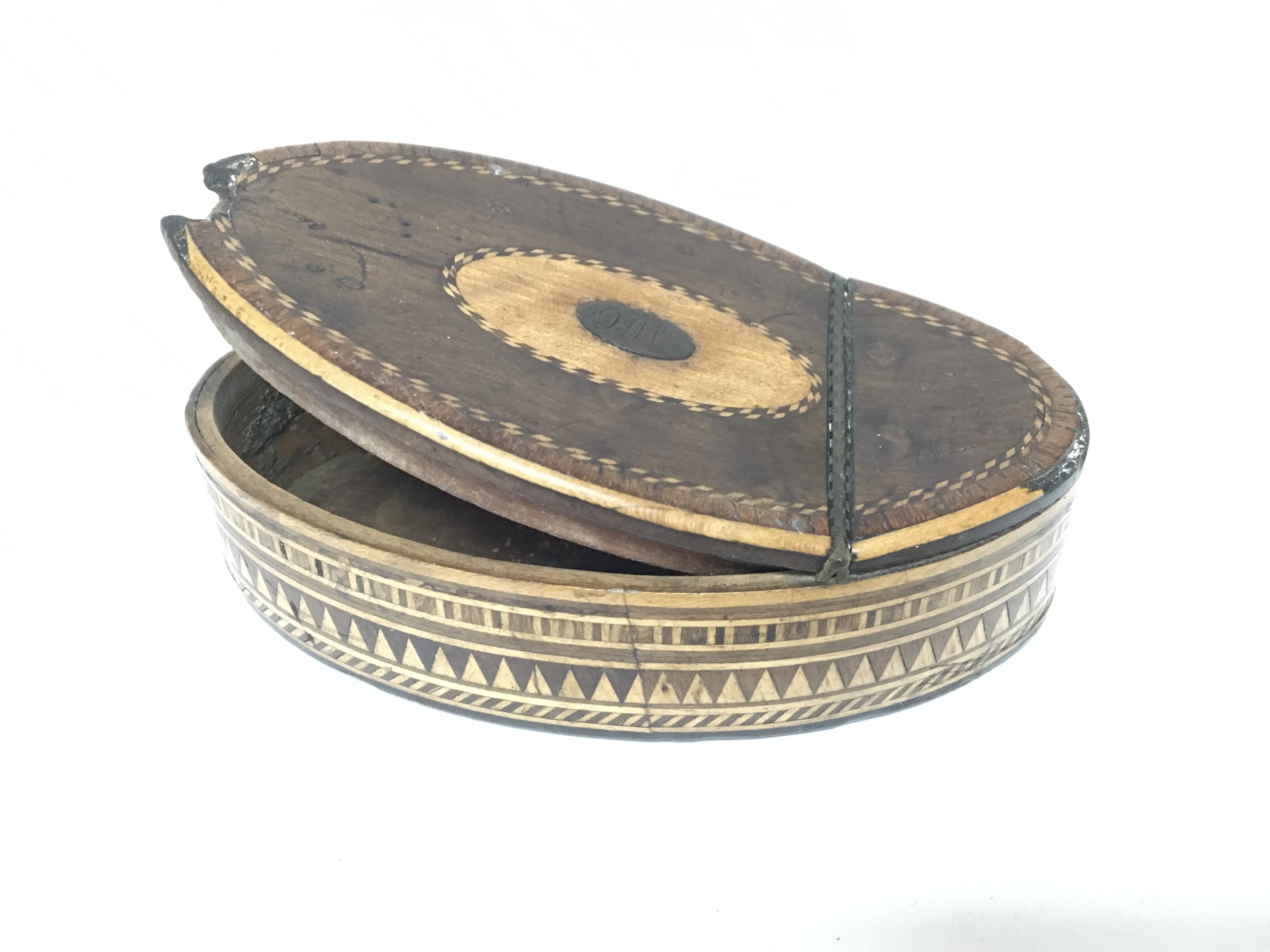 A 18th century George III oval snuff box with boxwood and satinwood inlay.