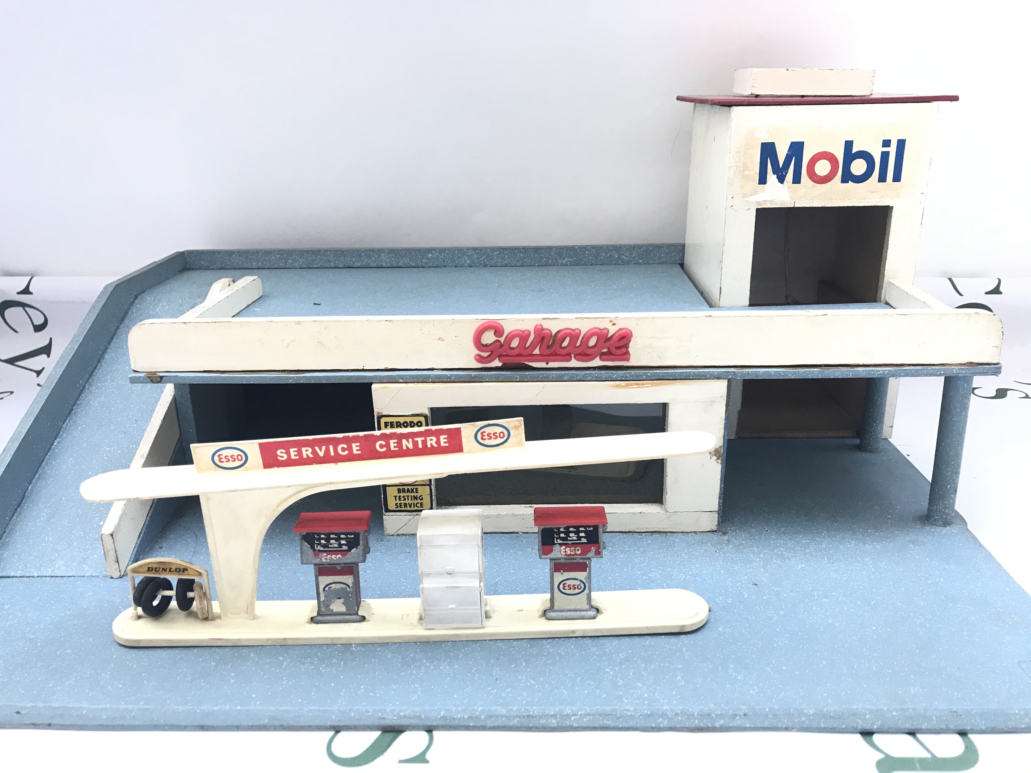 A Vintage Mobil Garage. Boxed Burago Cars And Other Oddments. No Reserve.(2).